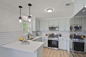 Alquiler Vacacional - “Spacious 4BR Oasis: Game Room, Luxe Baths & Fully Stocked Kitchen!”
