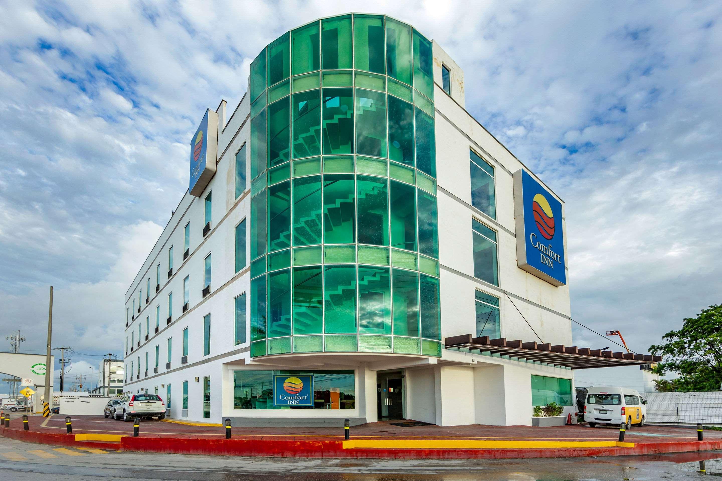 Vista Exterior Comfort Inn Cancun Aeropuerto