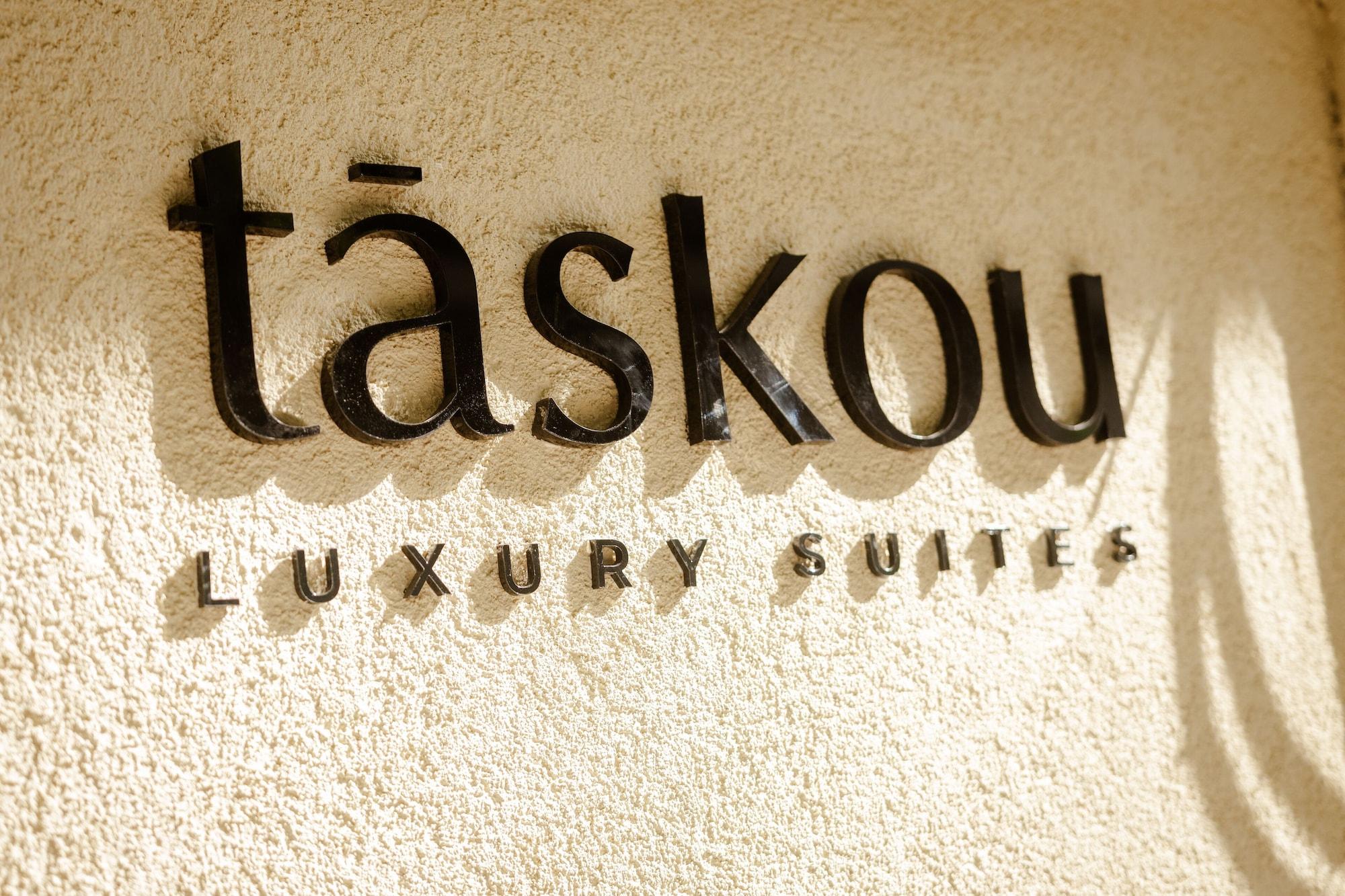 Vista Exterior Taskou Luxury Suites