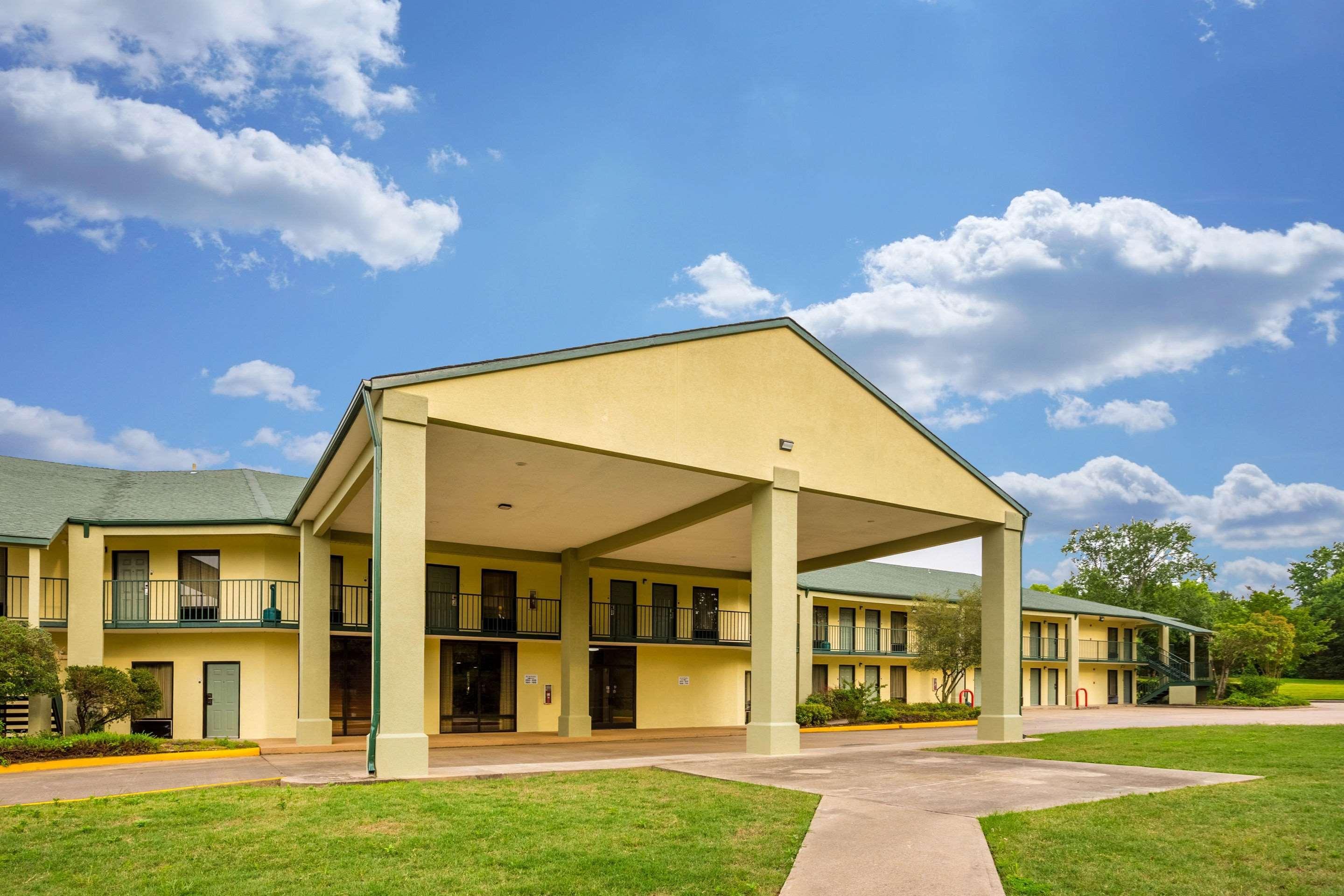 Vista Exterior Quality Inn & Conference Center