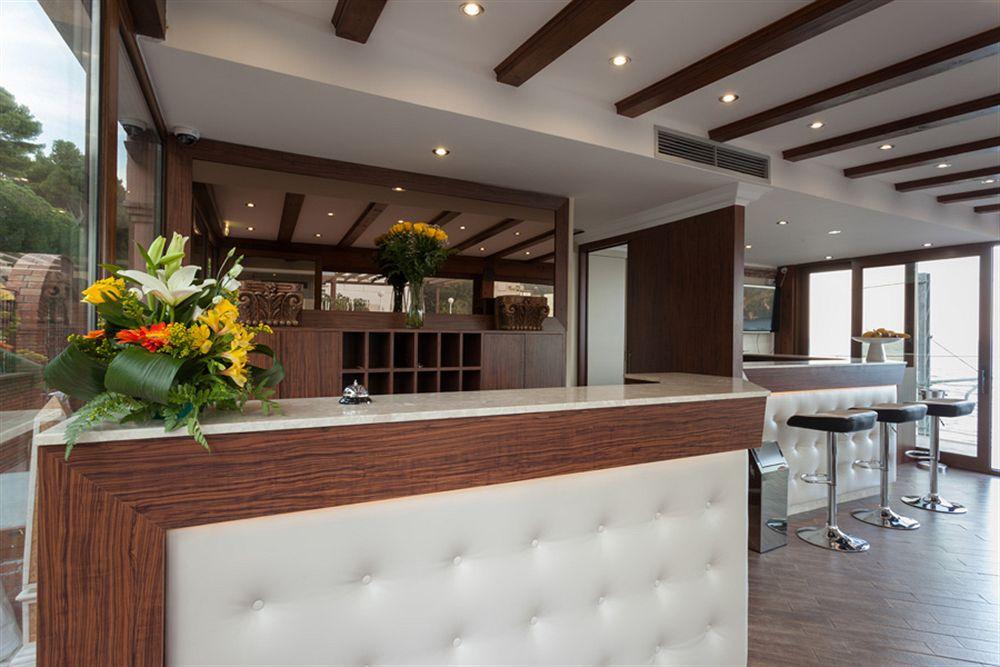 Vista Lobby Borromeo Resort