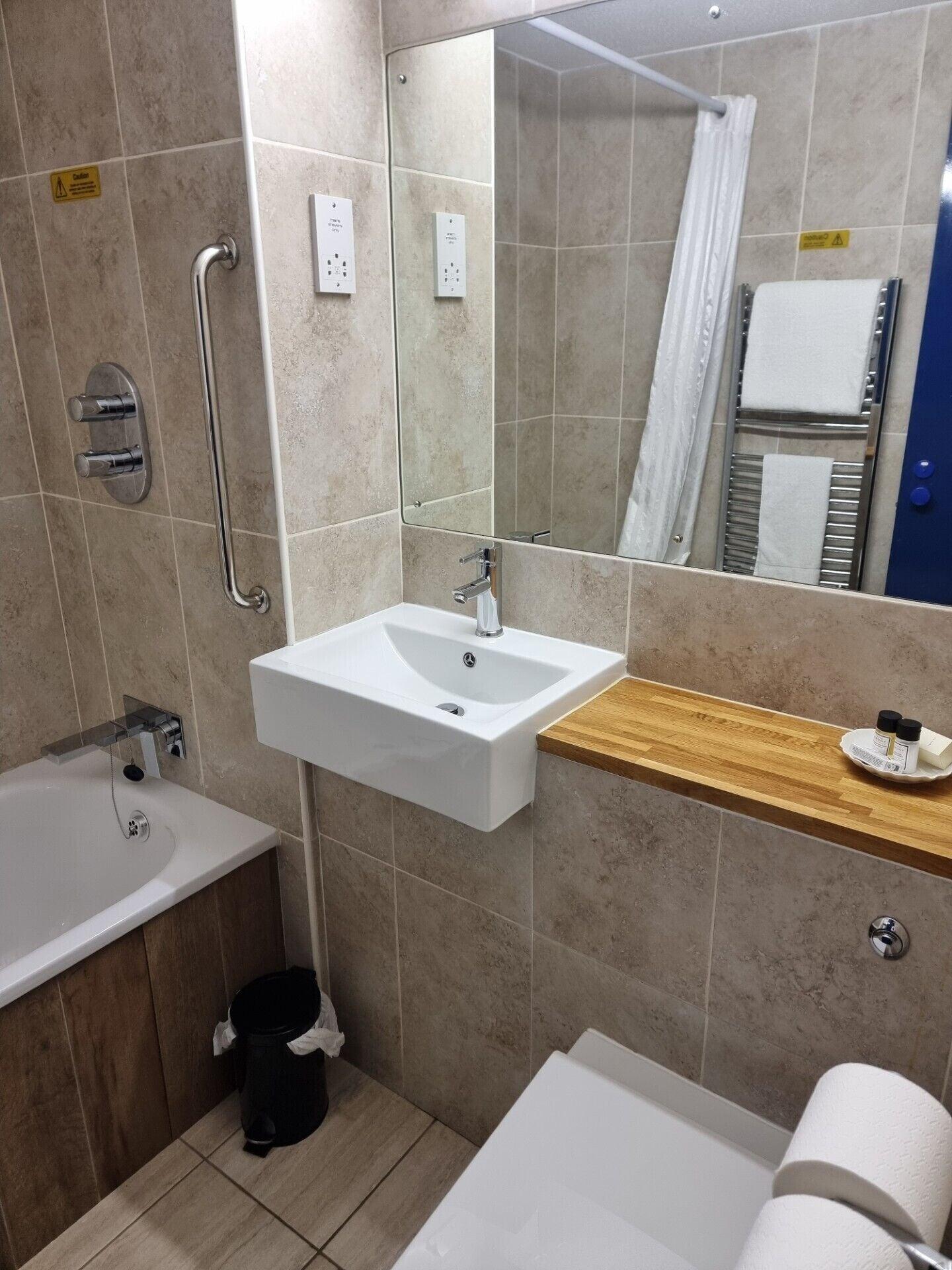 Equipamiento de Habitación Travel Plaza Hotel