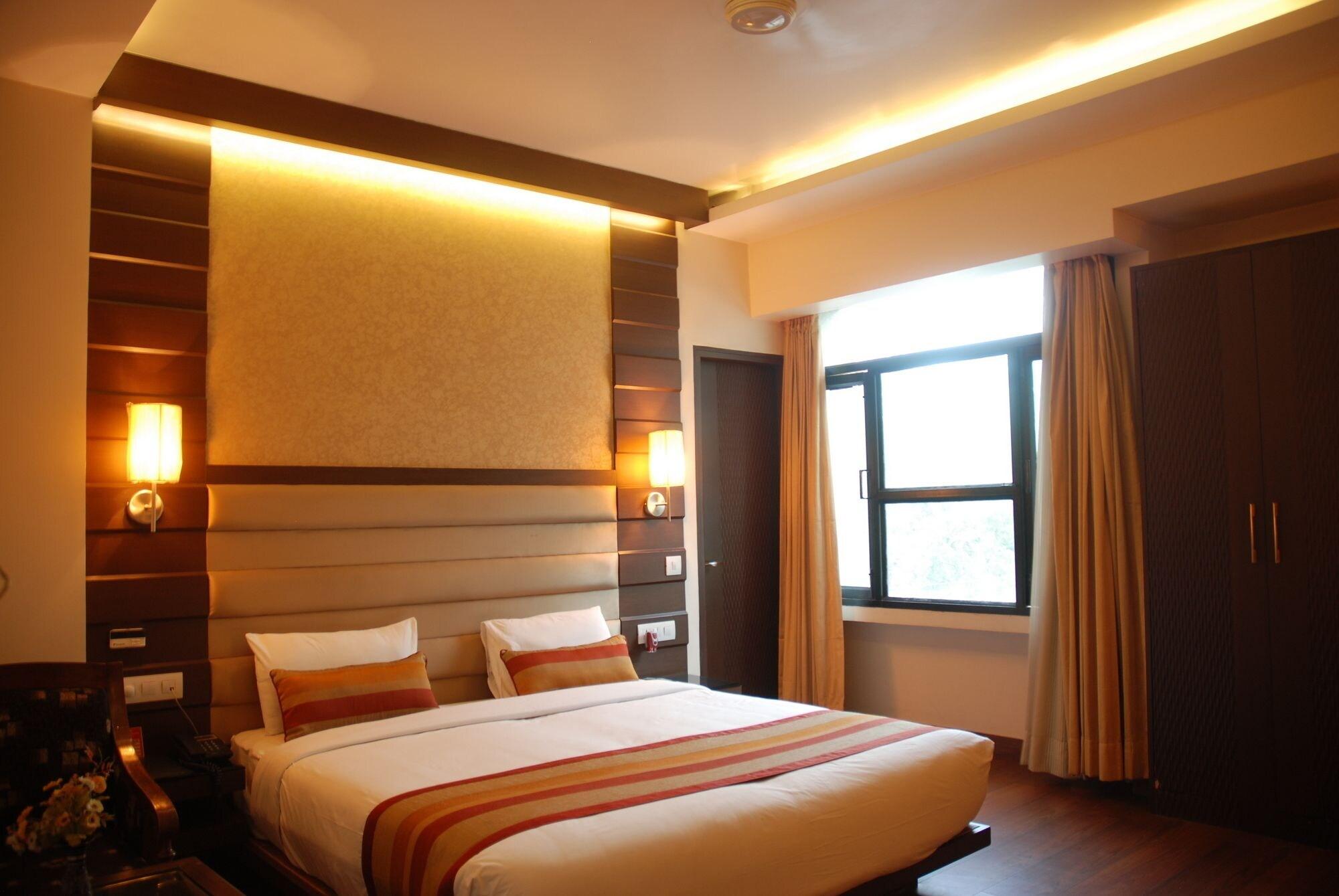 Varios Hotel Metro Heights