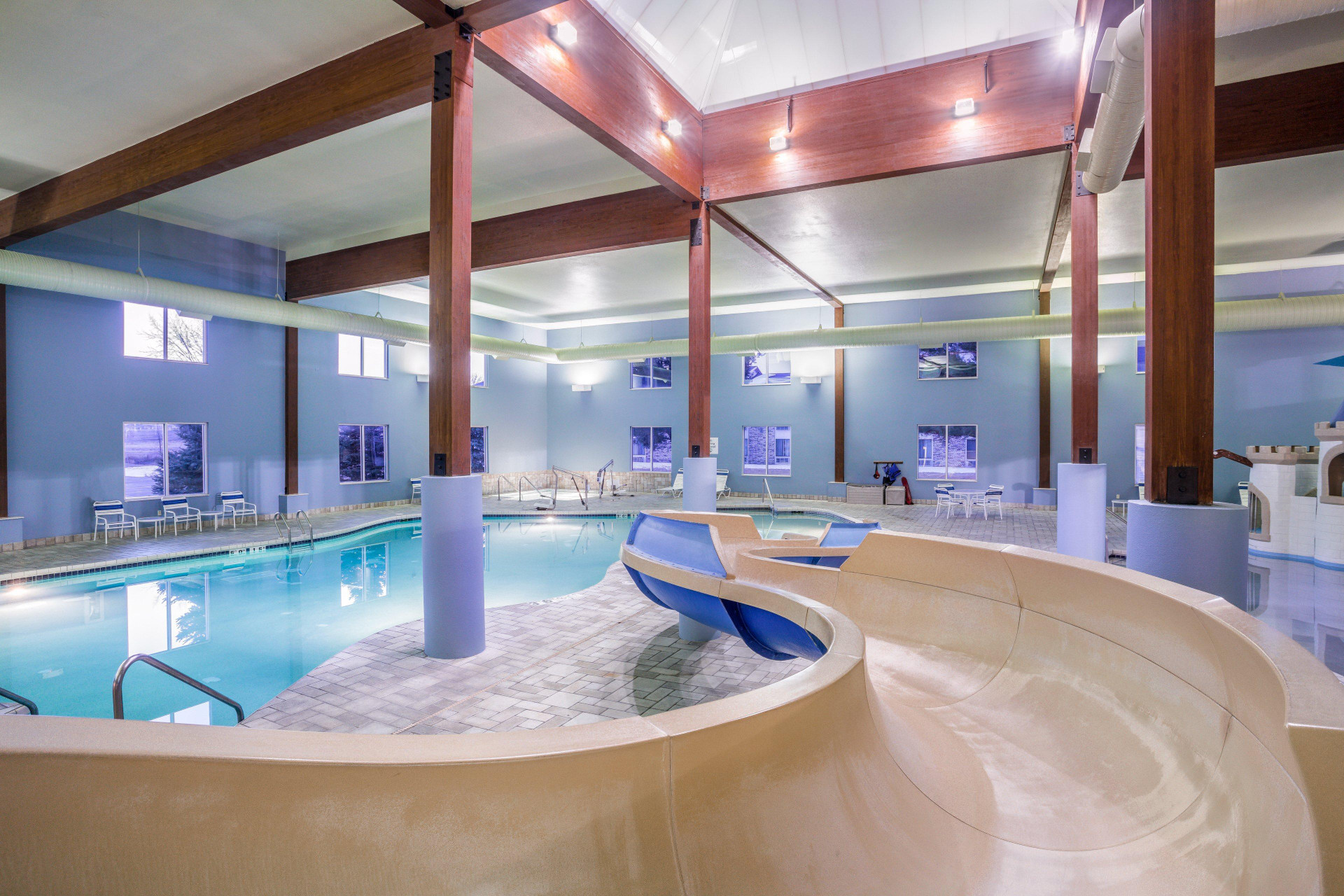 Vista Lobby Holiday Inn Express Wisconsin Dells by IHG