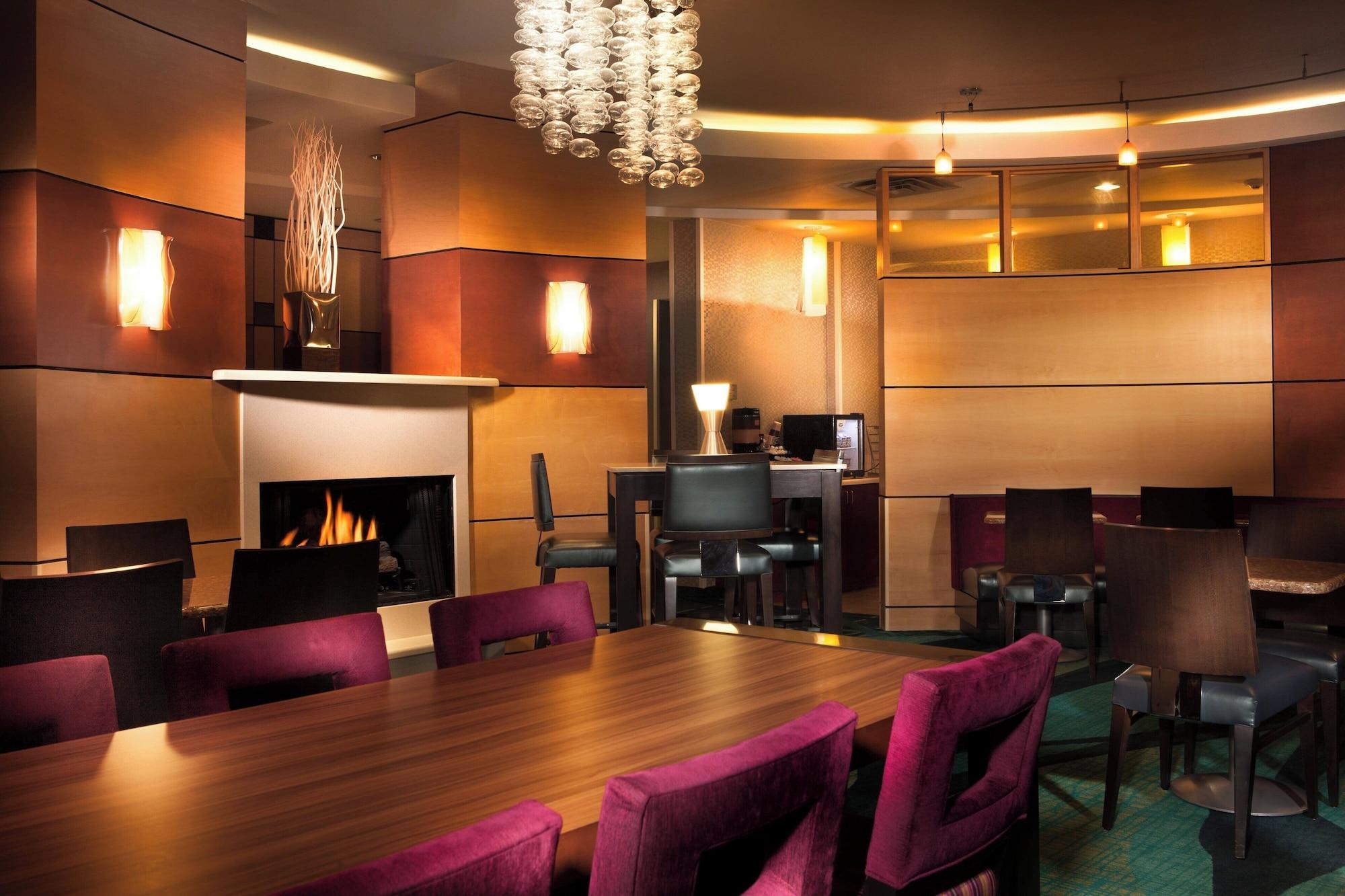 Restaurant SpringHill Suites by Marriott Dallas DFW Airport N/Grapevine