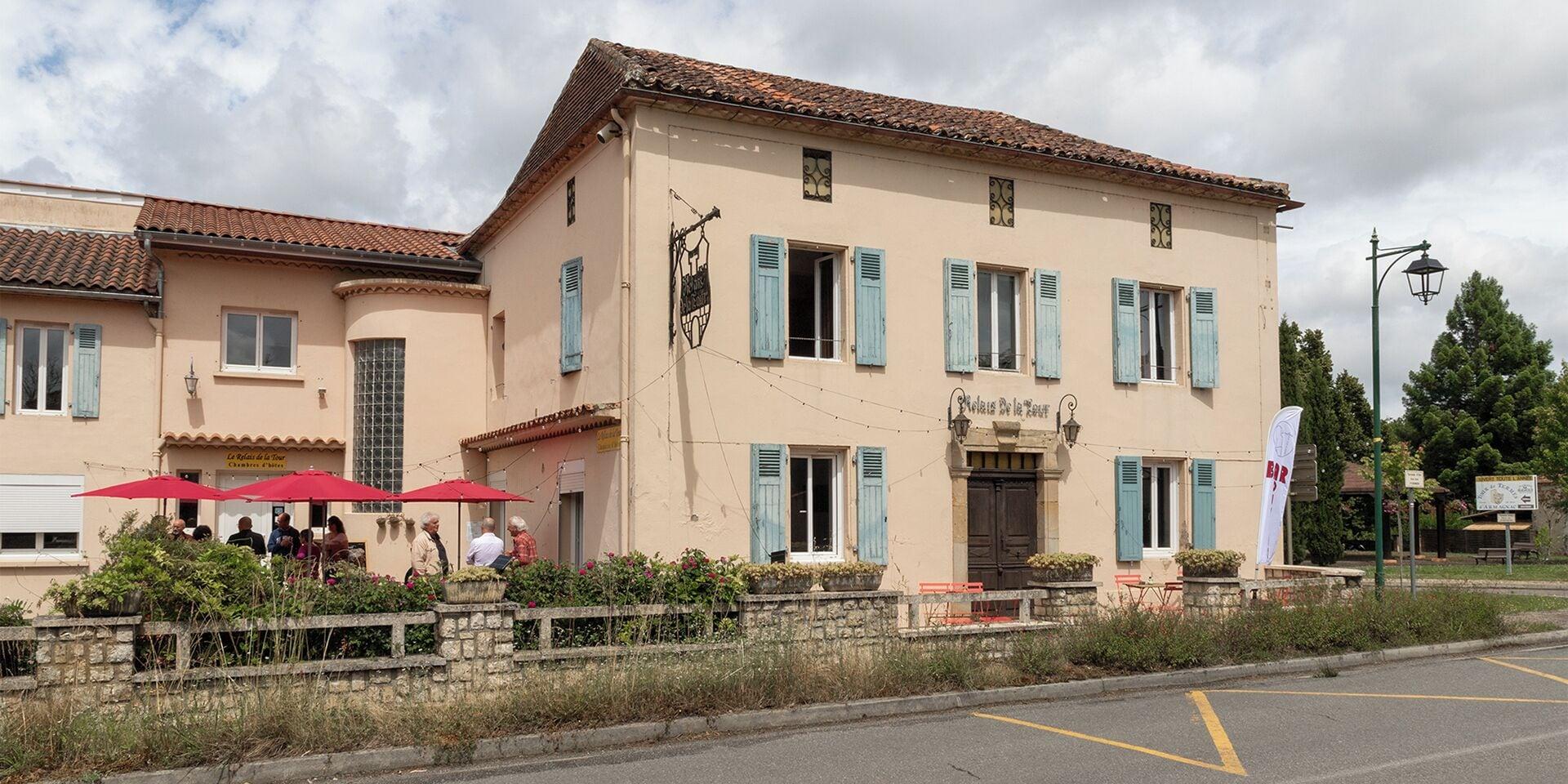 Bar/Salón Le Relais De La Tour