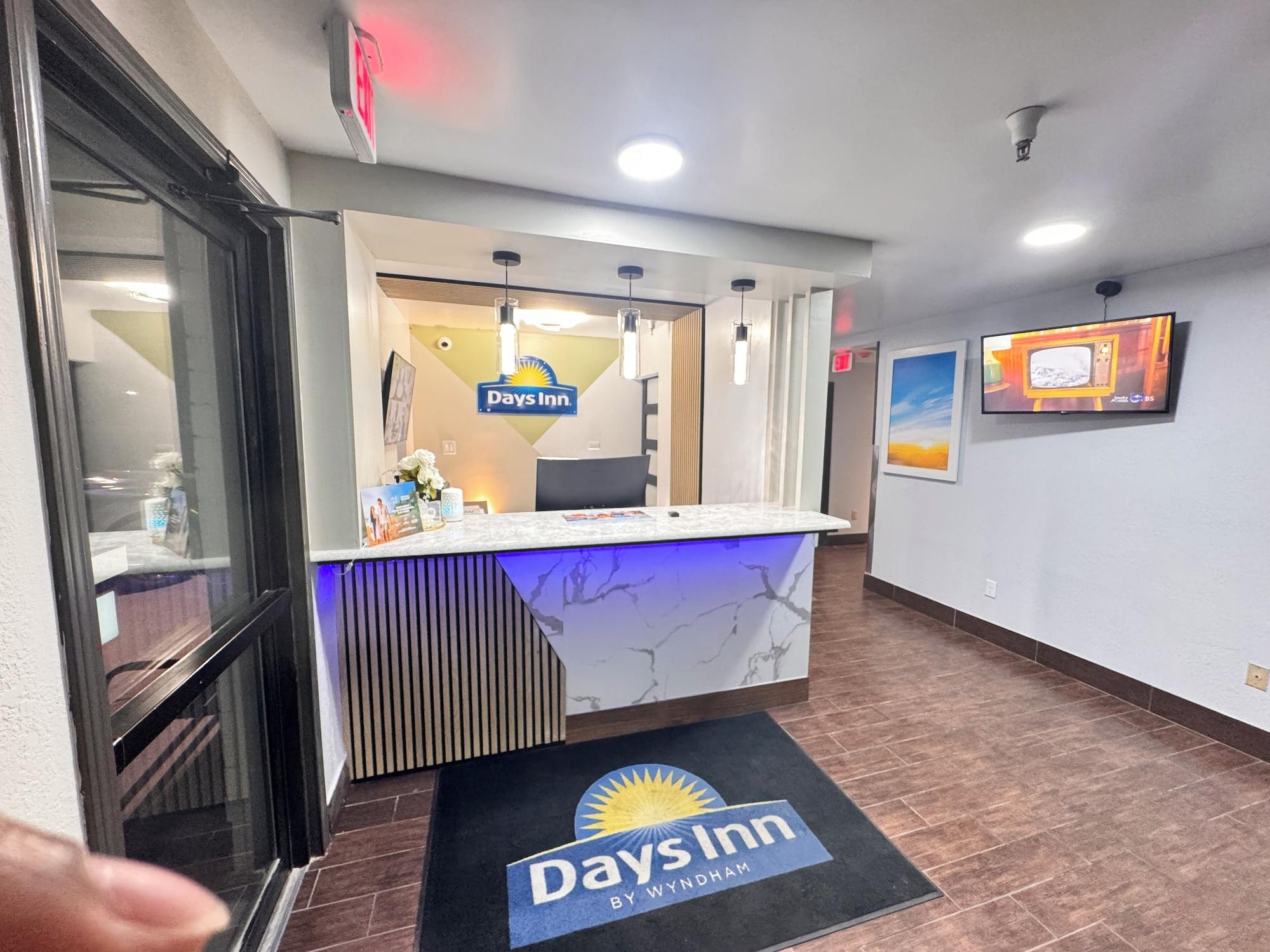 Vista Lobby Days Inn by Wyndham Salina I-70