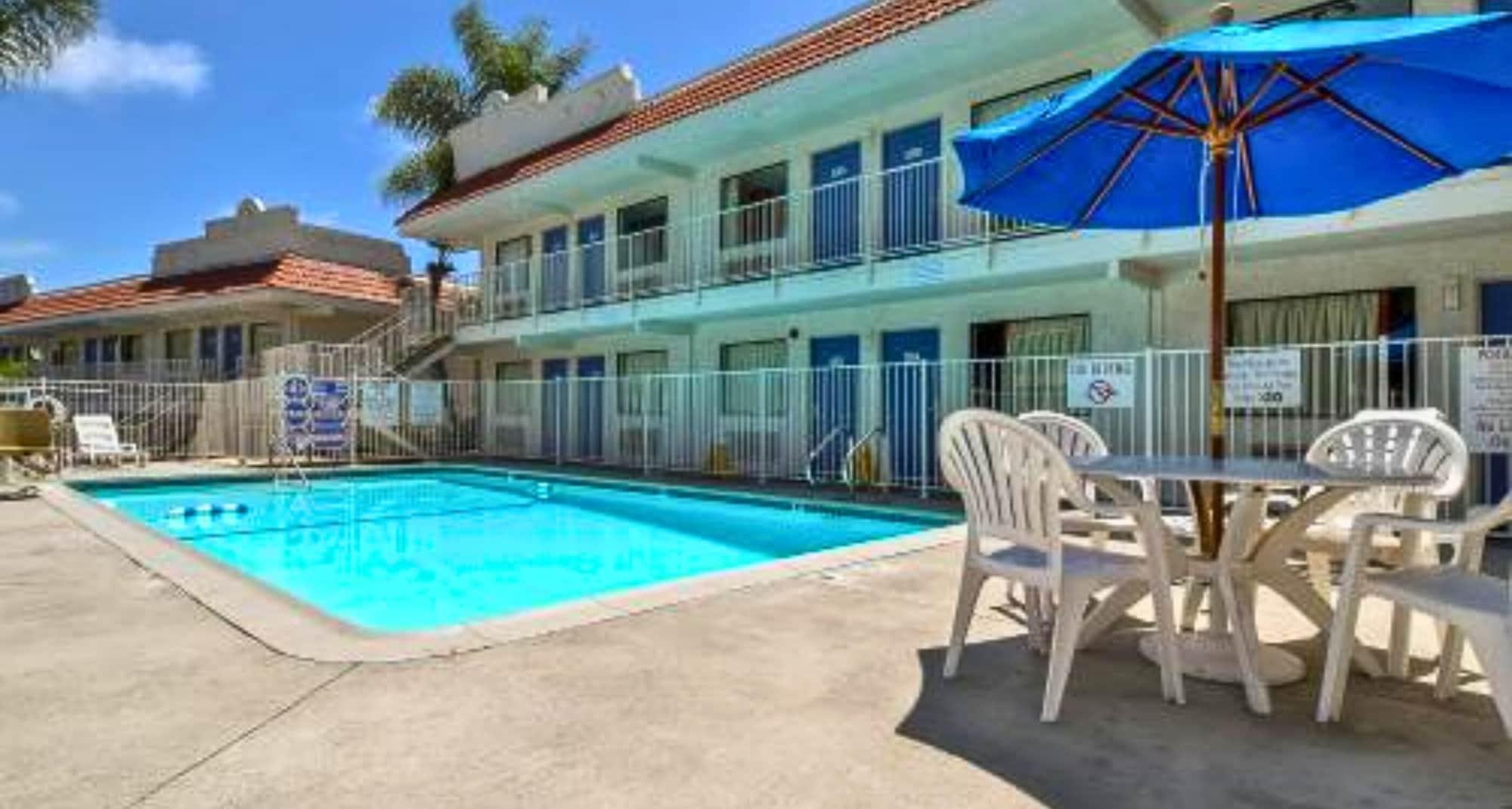Vista Piscina Motel 6 Carlsbad, CA - East