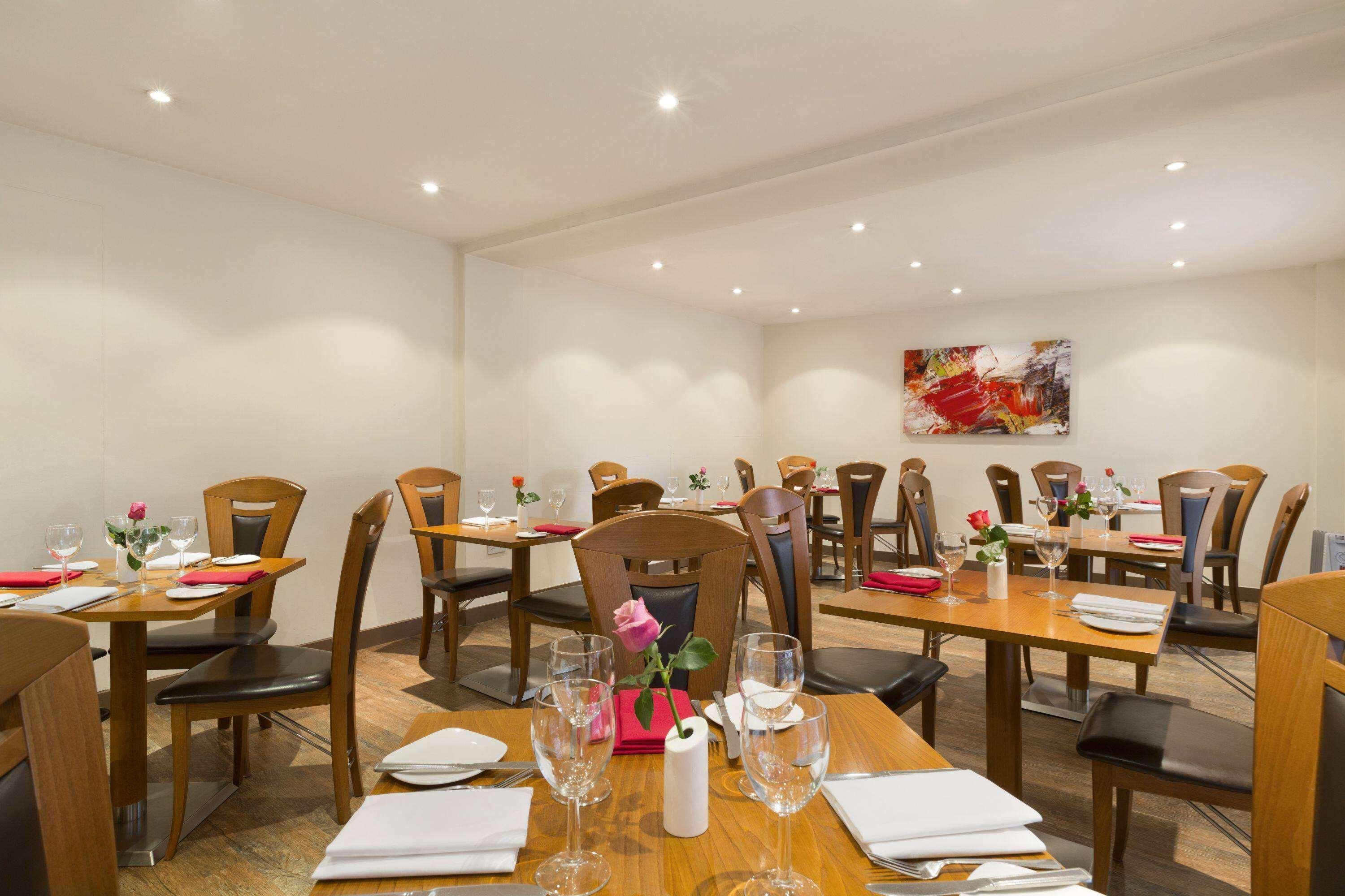 Restaurant Ramada by Wyndham London North M1