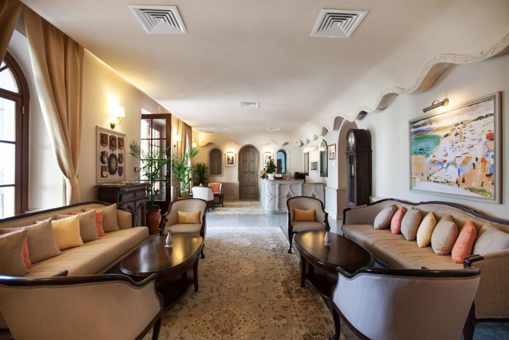 Vista Lobby Grand Hotel Villa de France