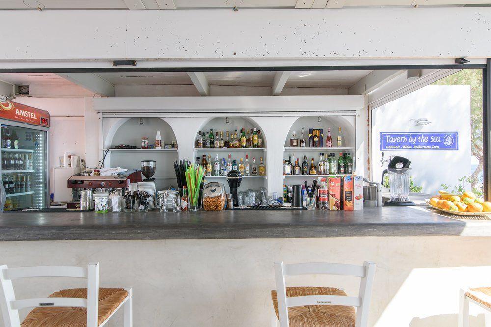 Bar/lounge RK Beach Hotel