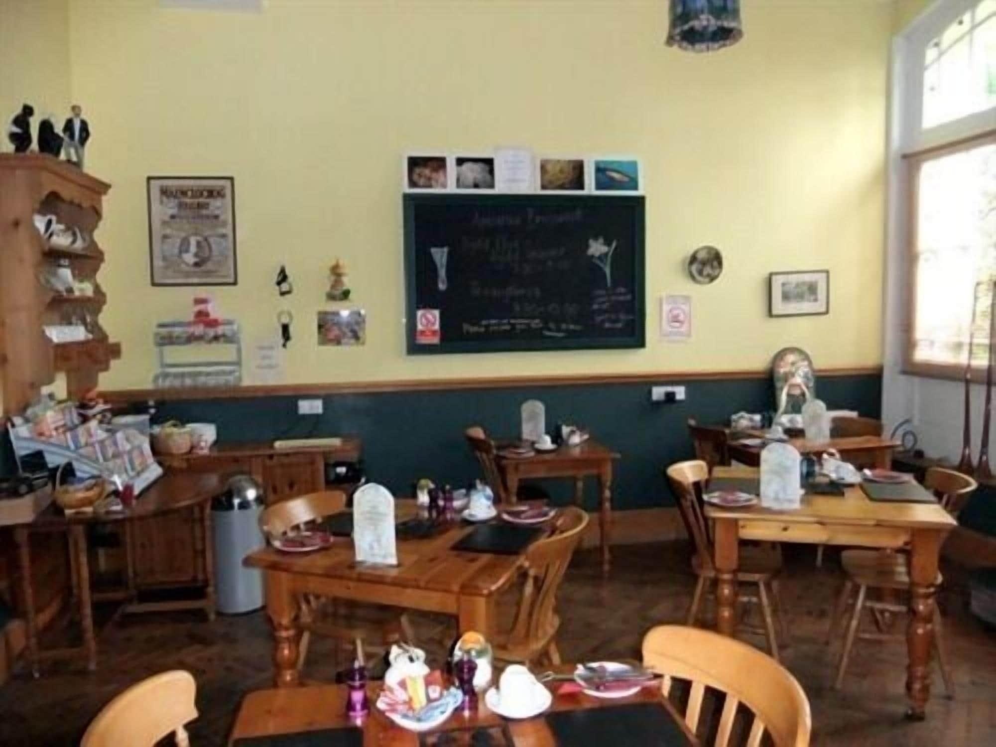 Restaurant College Guest House