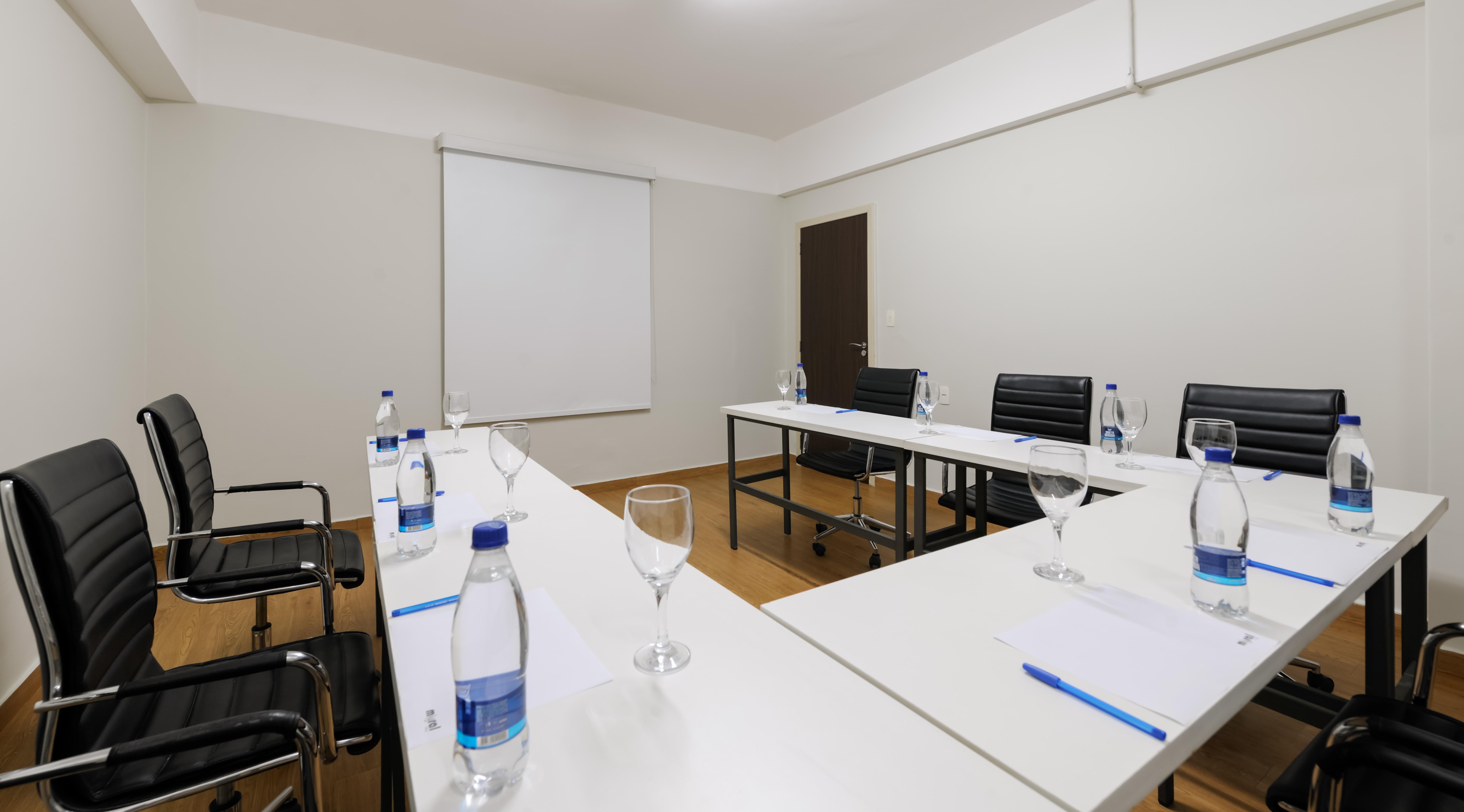 Centro de Negocios Hotel Mural Living