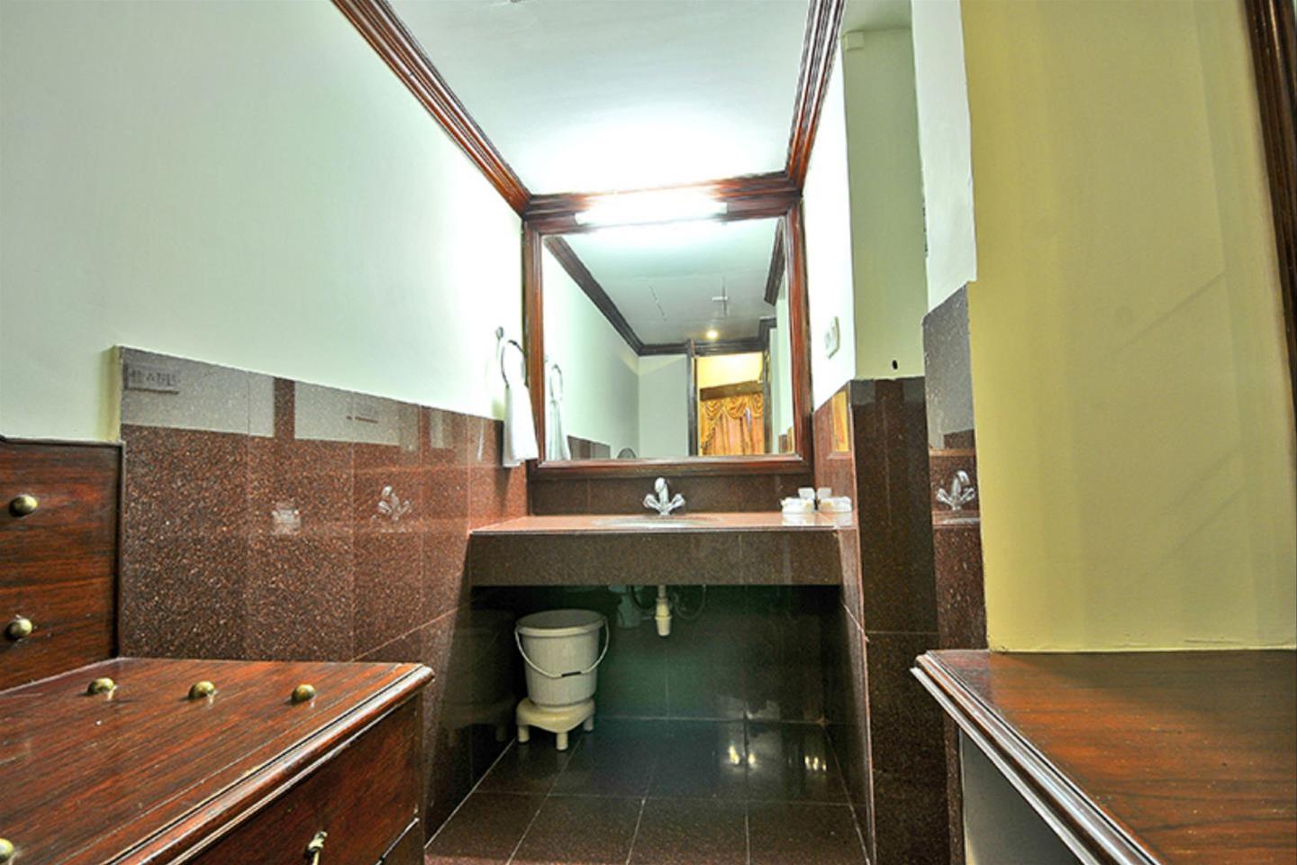 Vista Exterior The Westend Hotel