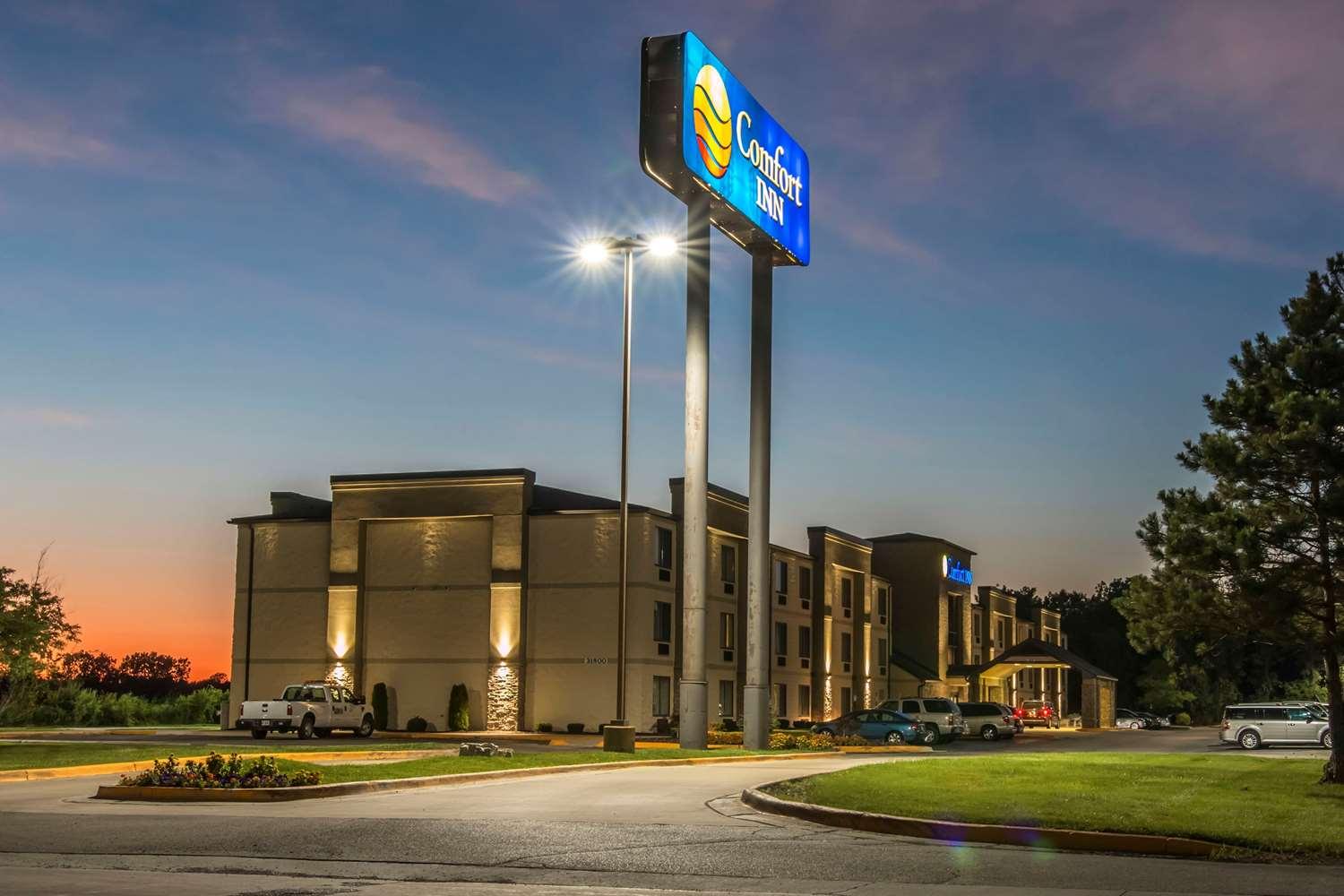 Vista Exterior Comfort Inn Metro Airport