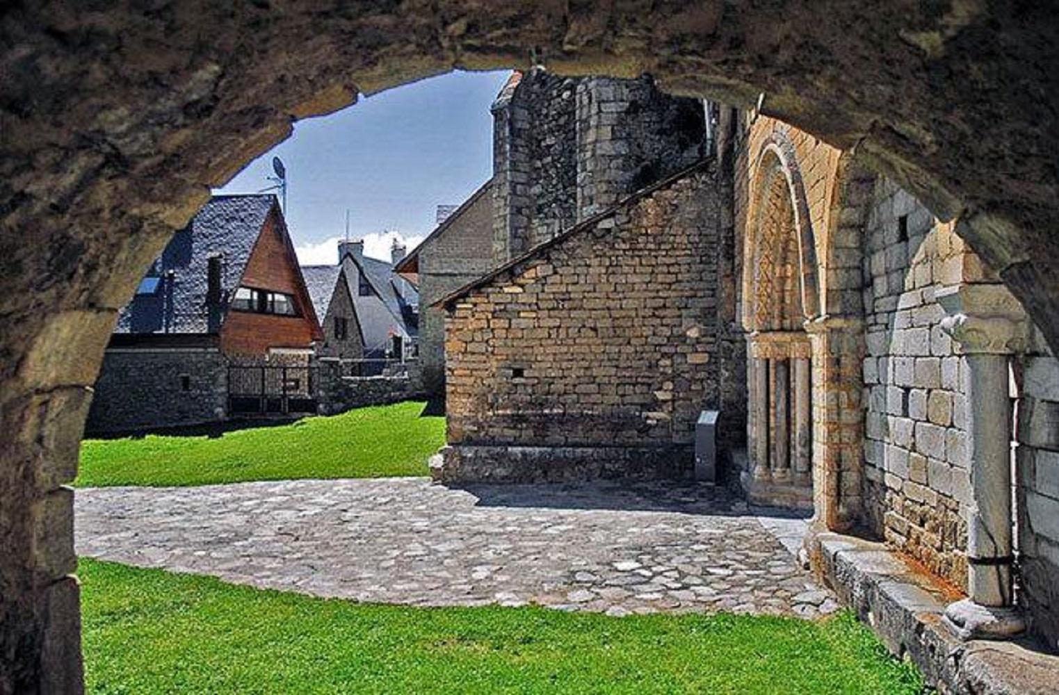 Vista Exterior Garona