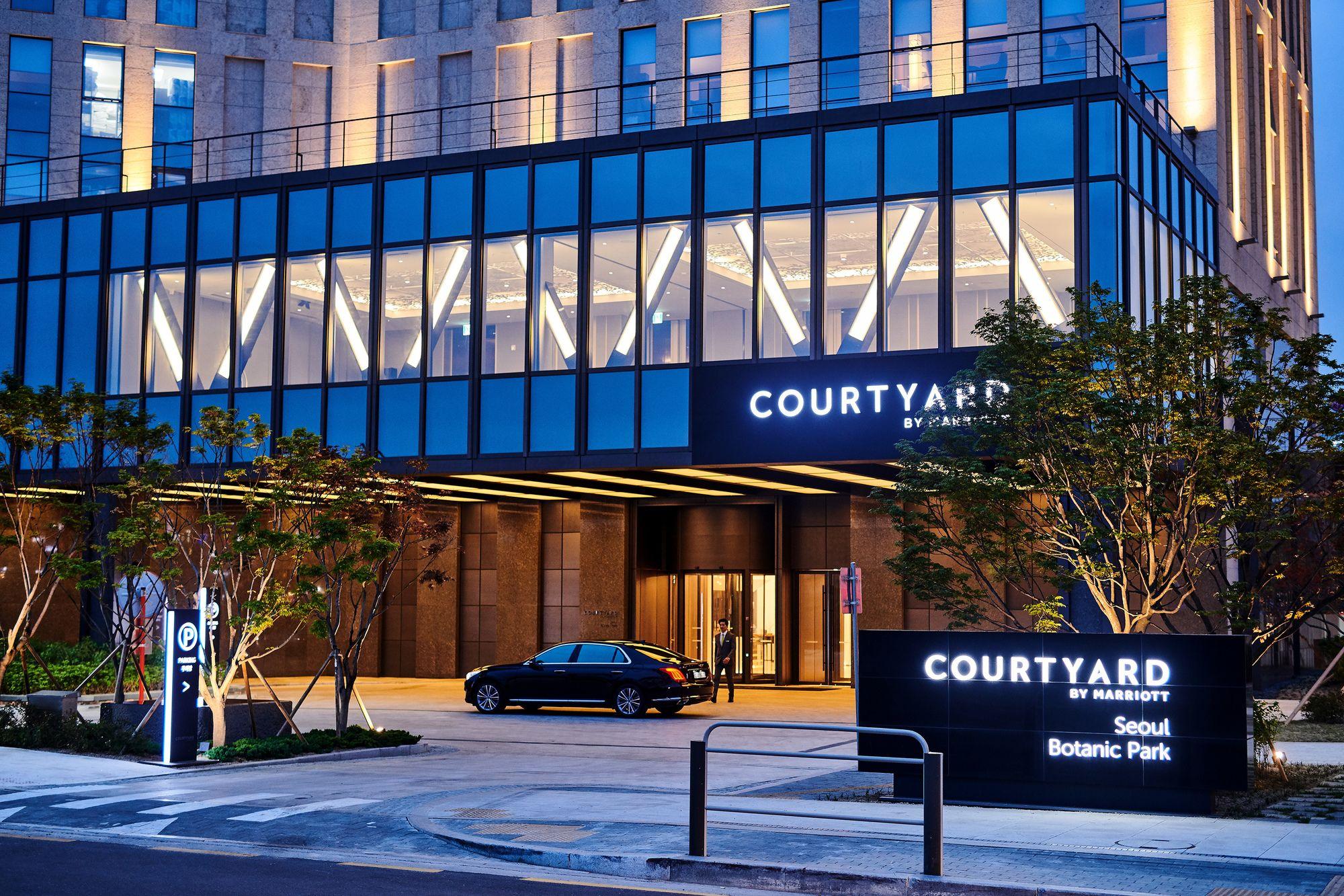Vista Exterior Courtyard by Marriott Seoul Botanic Park