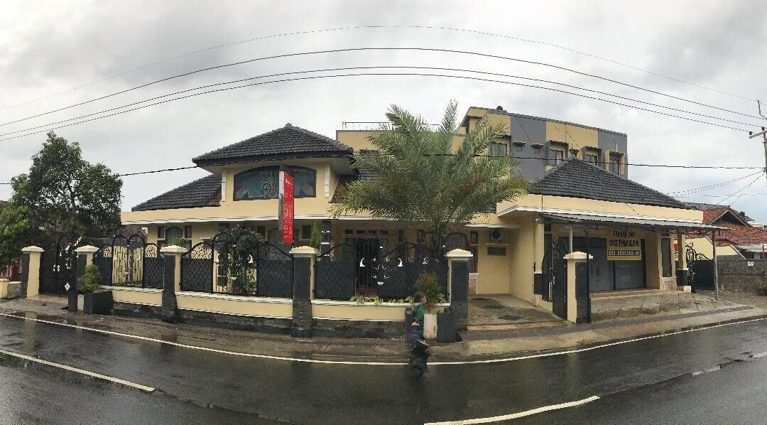 Varios The Arsy Syariah Guest House