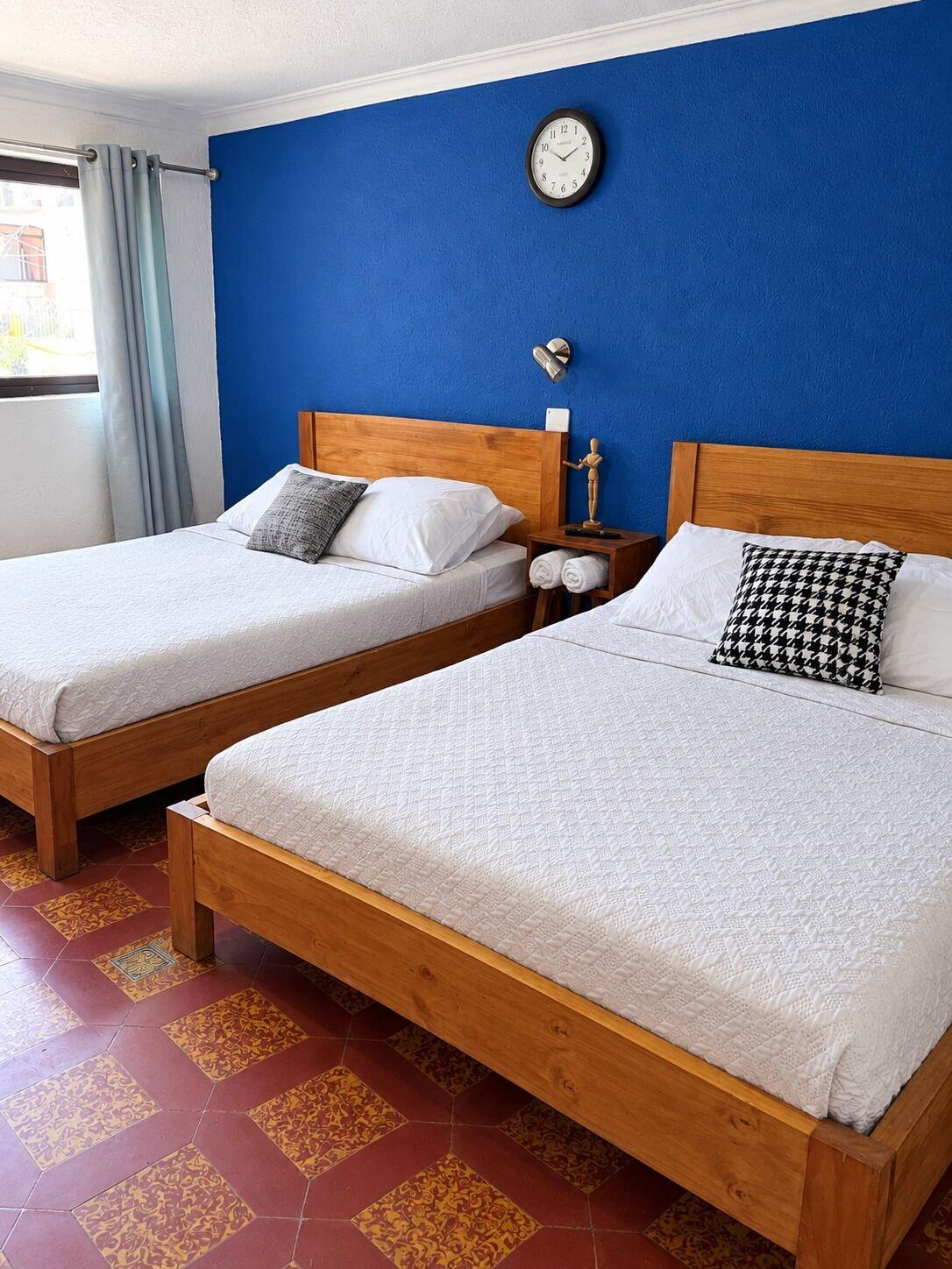 Varios Hostal Urban