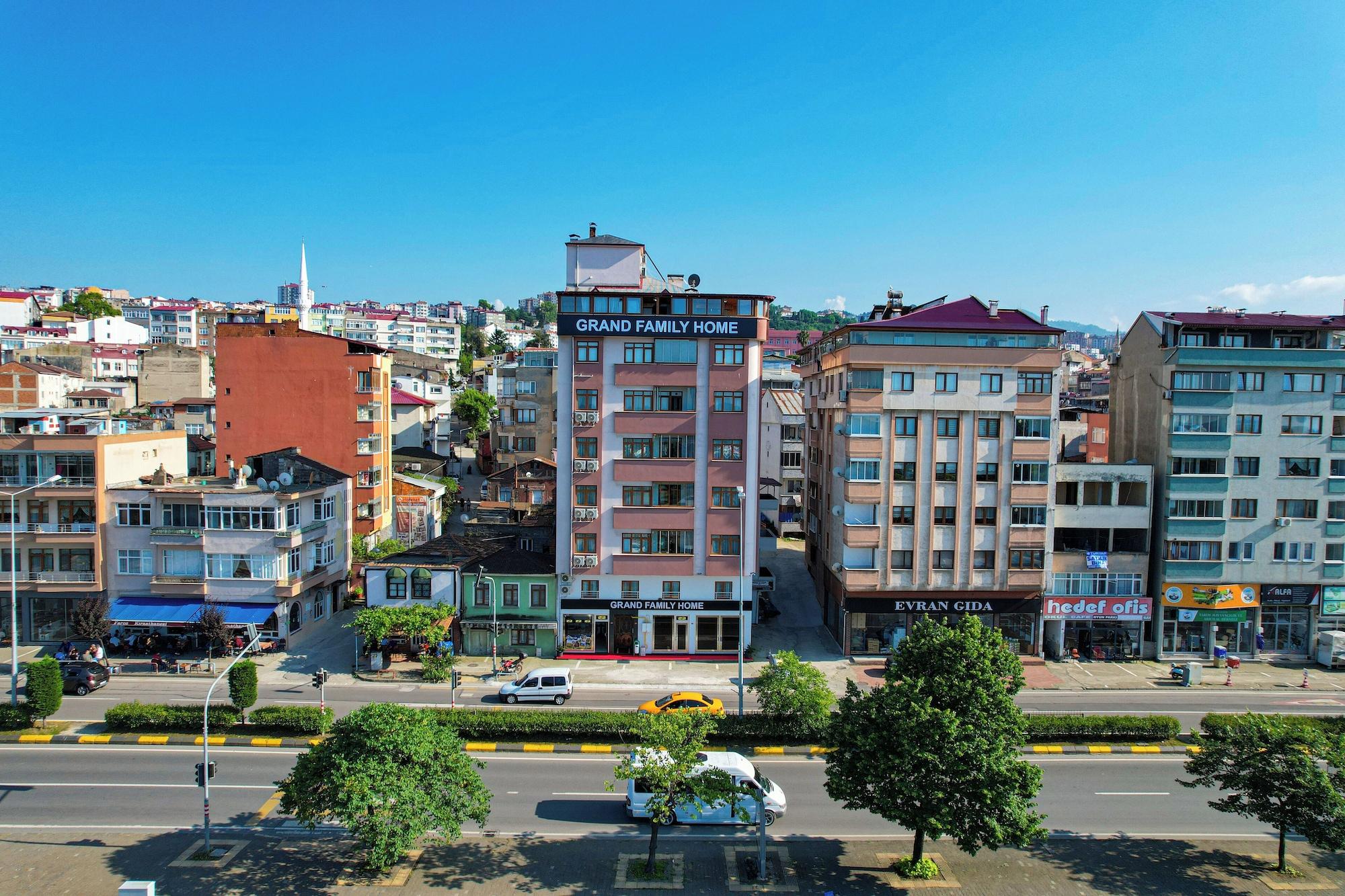 Vista Exterior Grand Family Home