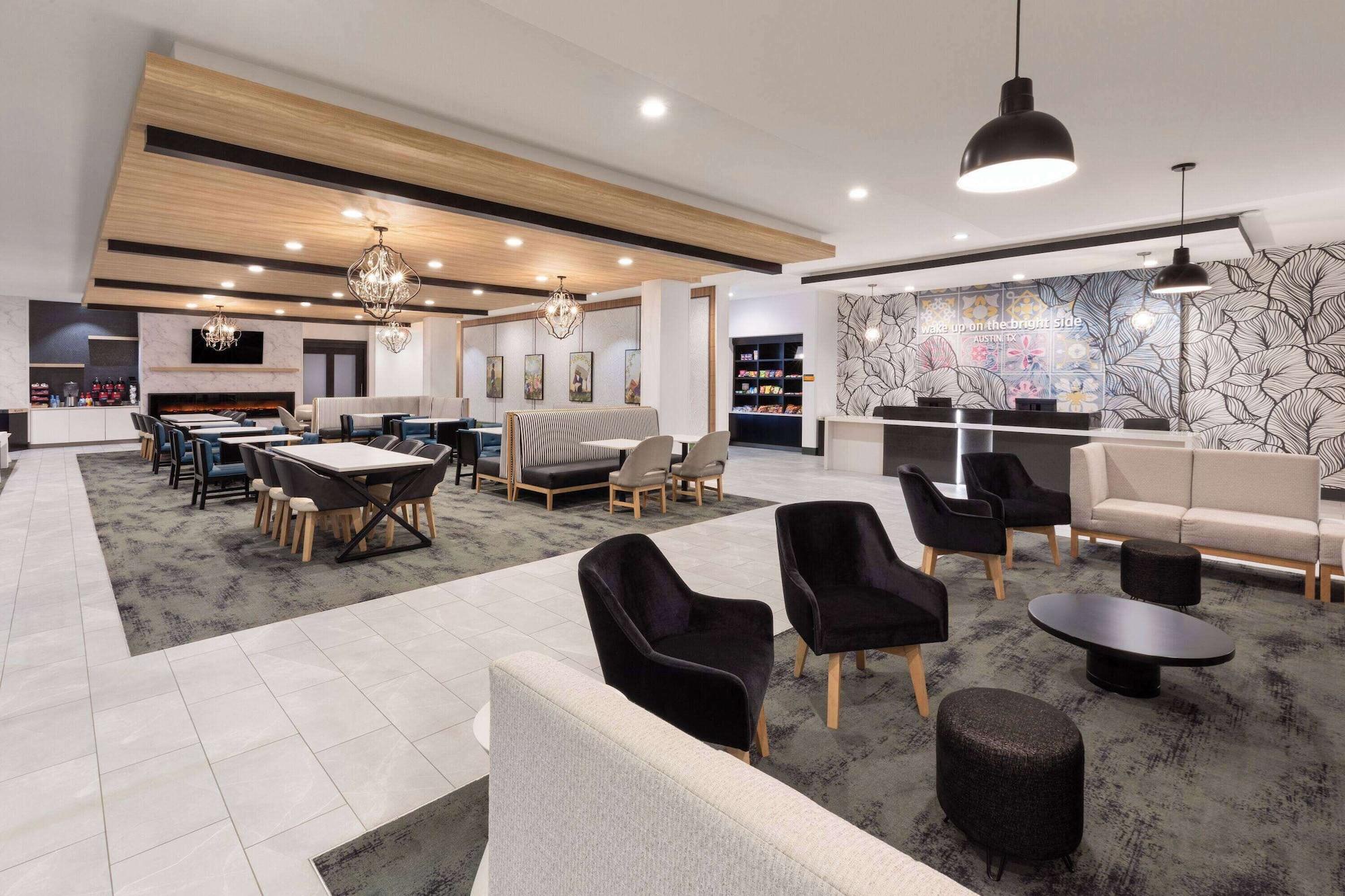 Vista Lobby La Quinta Inn & Suites by Wyndham Austin Parmer/Tech Ridge