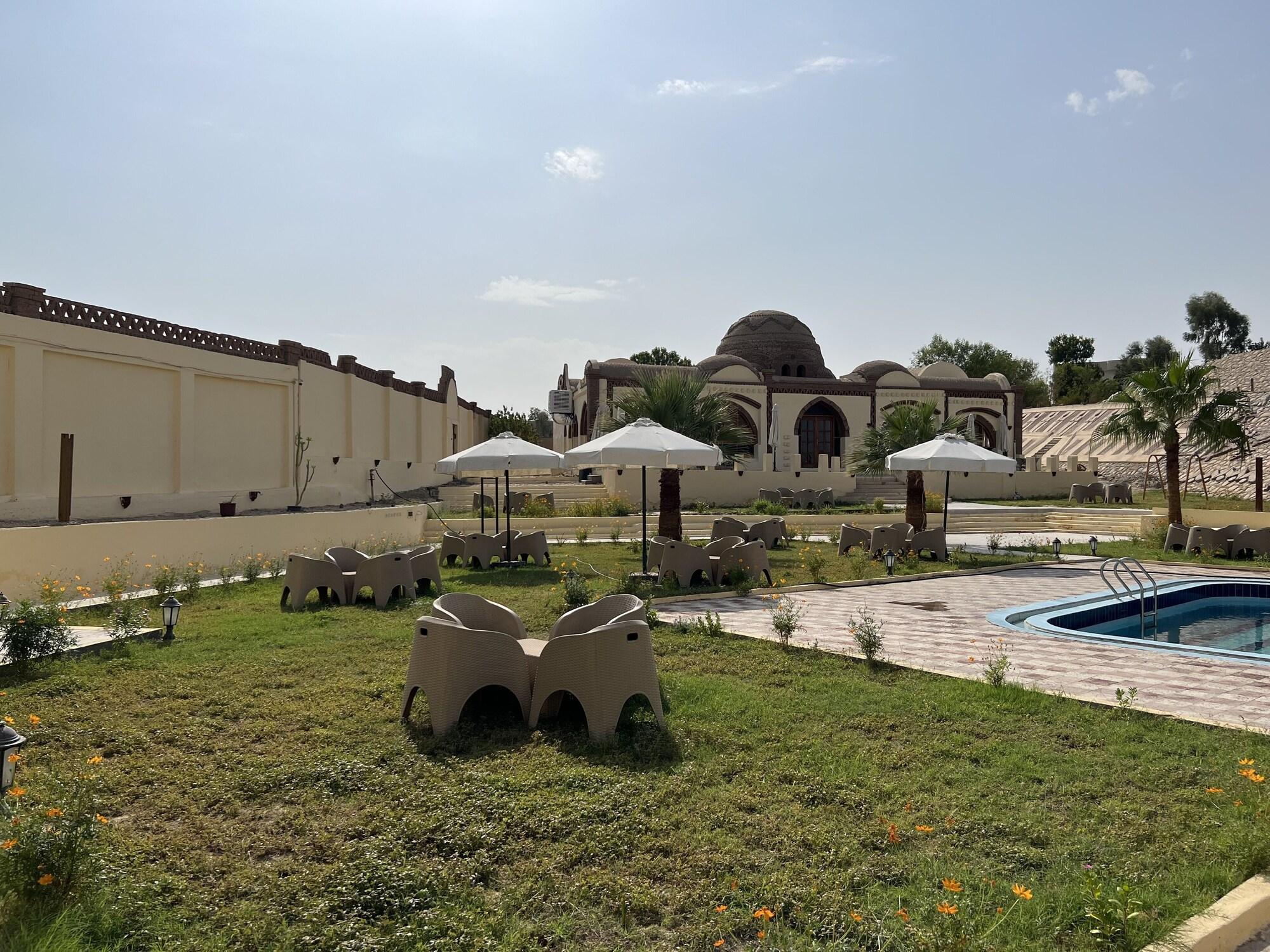 Vista Exterior Elphardous Oasis Hotel