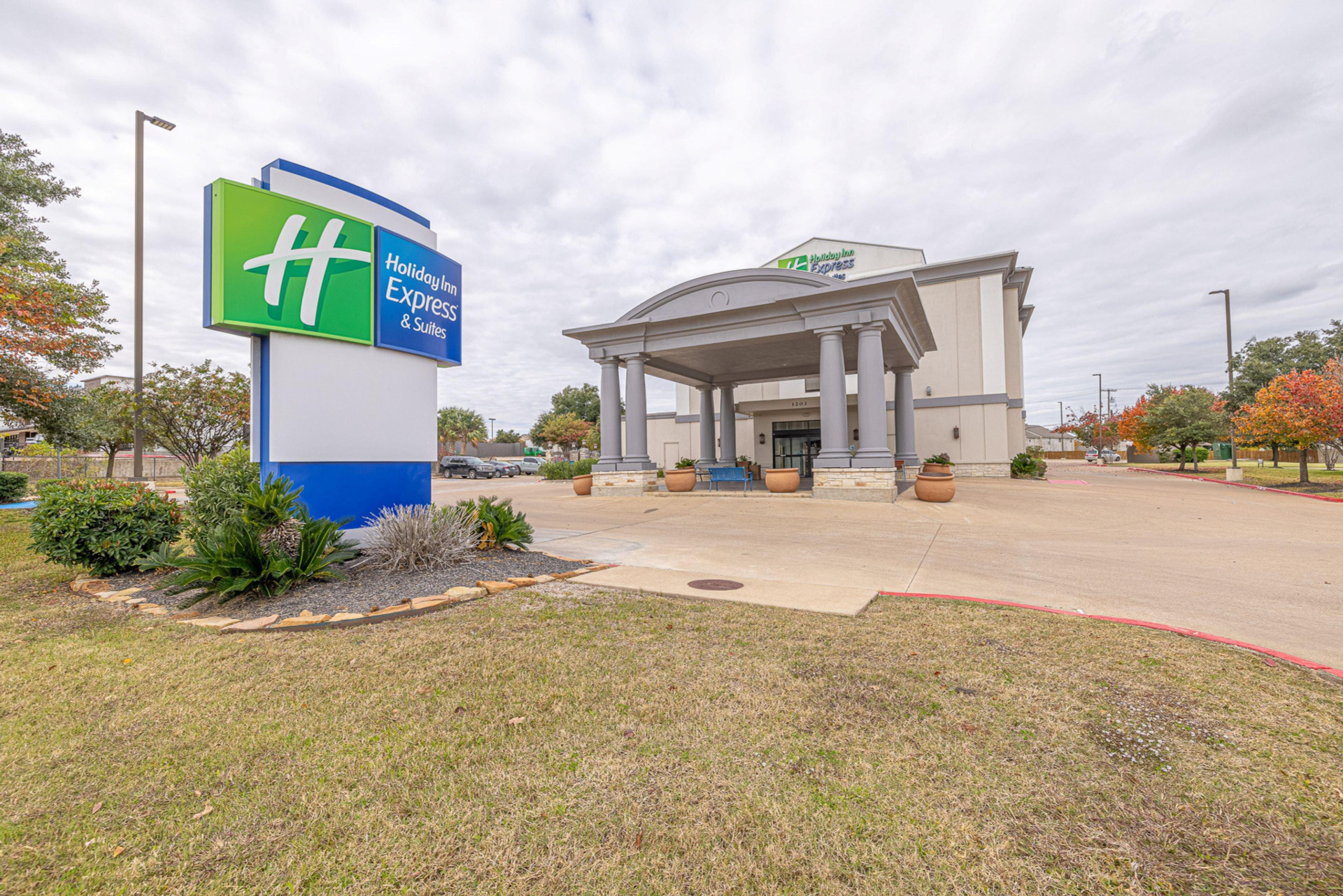 Vista Exterior Holiday Inn Express & Suites College Station by IHG