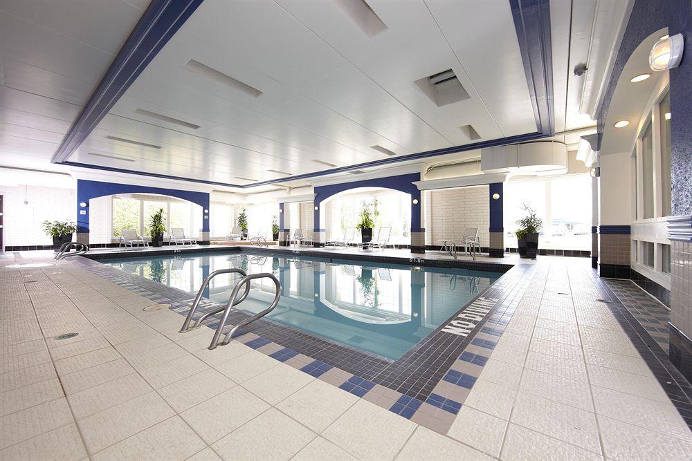 Vista Piscina Holiday Inn Calgary Macleod Trail South