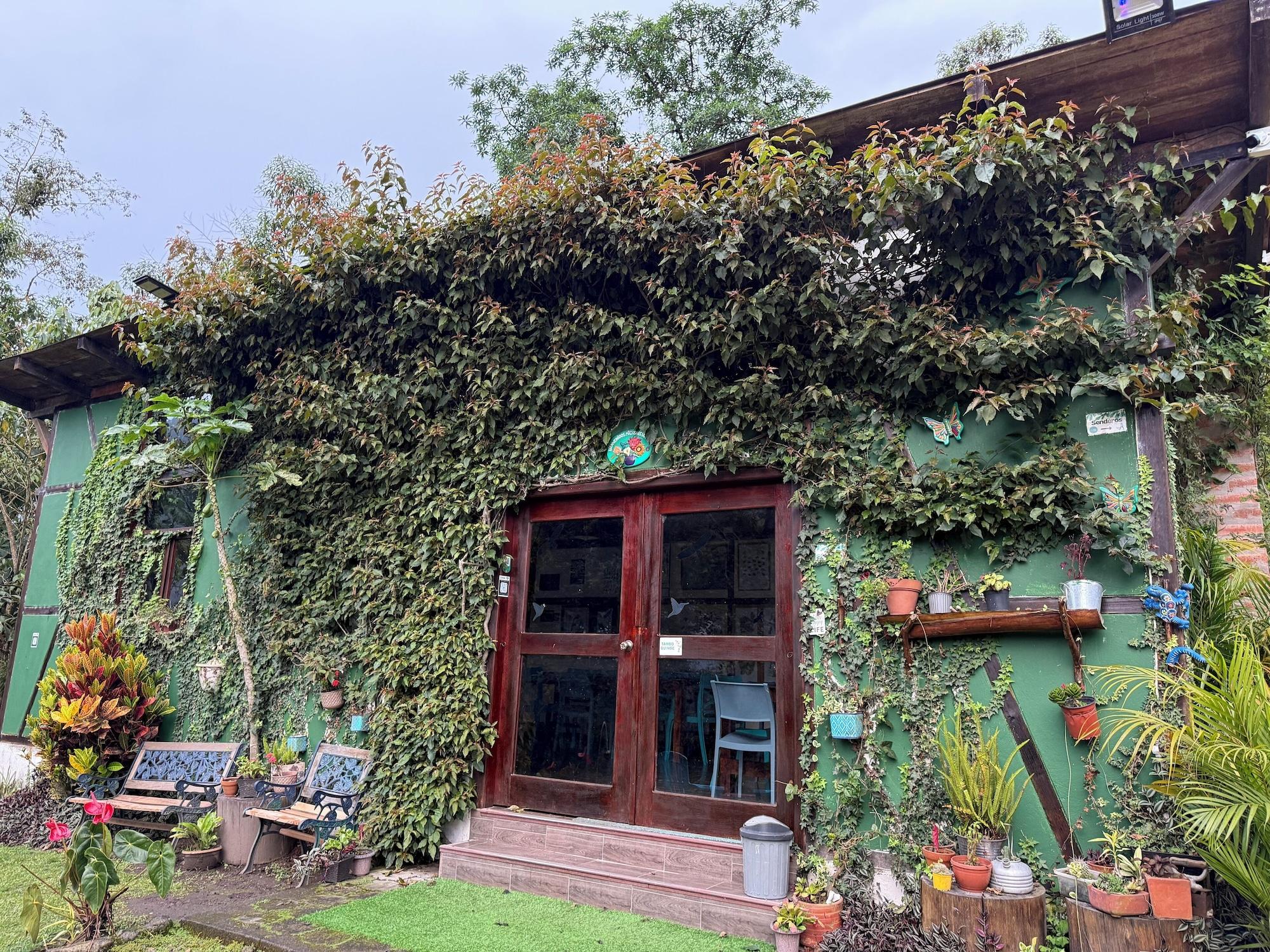 Vista Exterior Tambo Quinde