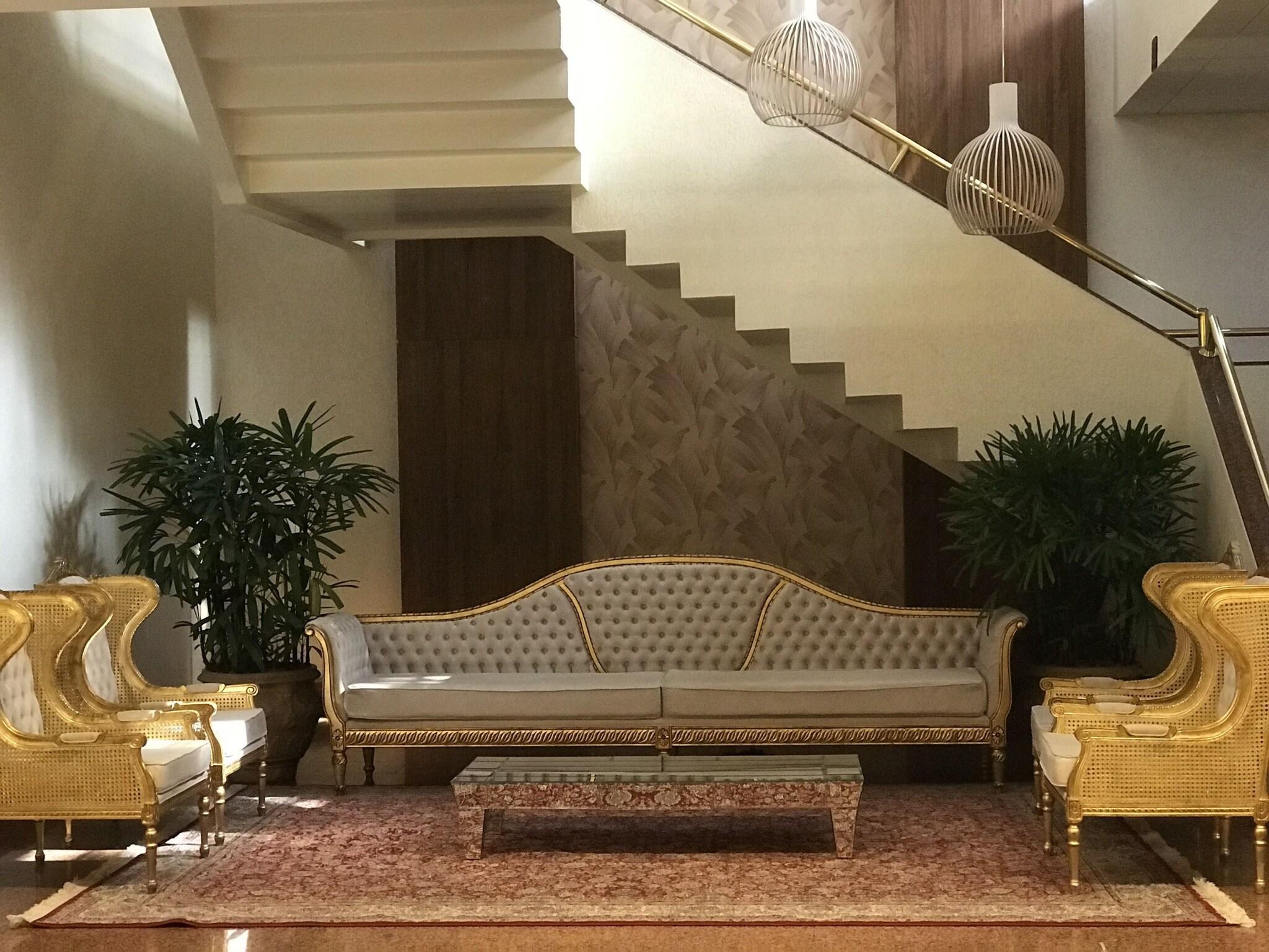 Vista Lobby Castro's Park Hotel