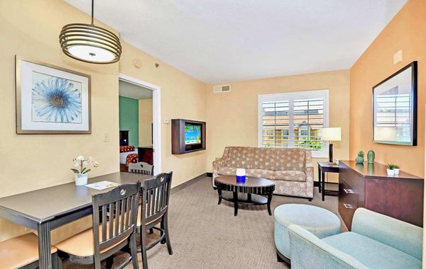 Comfortable Suite Near Disney w Pool and Hot Tub - Hoteles en International Drive de Orlando