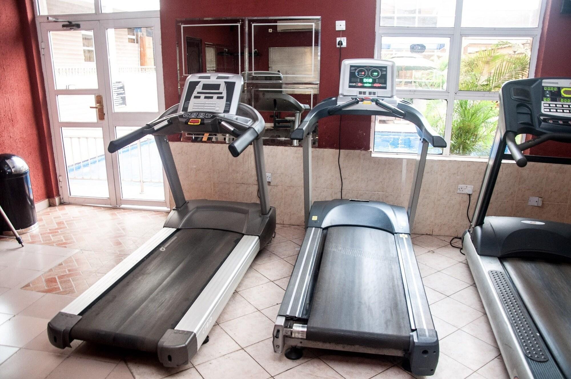 Gimnasio D Palms Airport Hotel