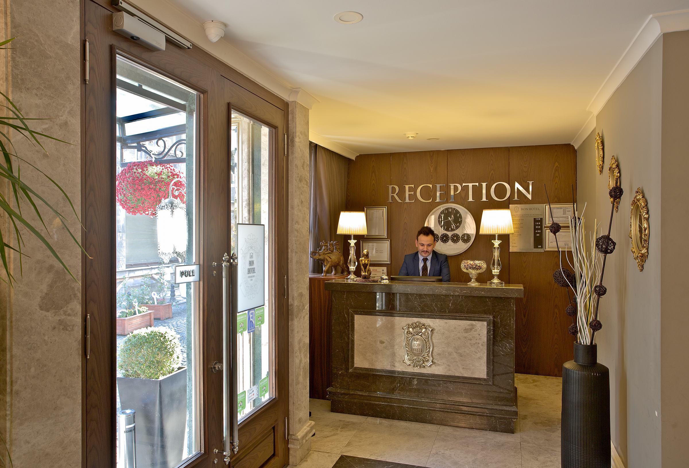 Vista Lobby Bon Hotel Old City