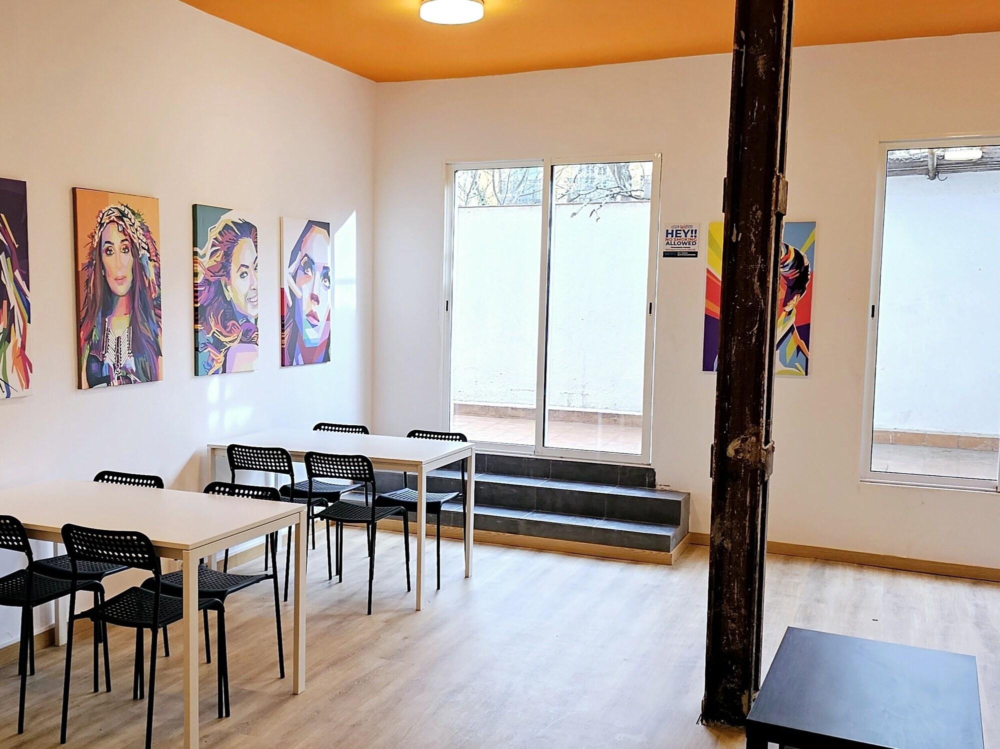 Varios Arc House Pop Art