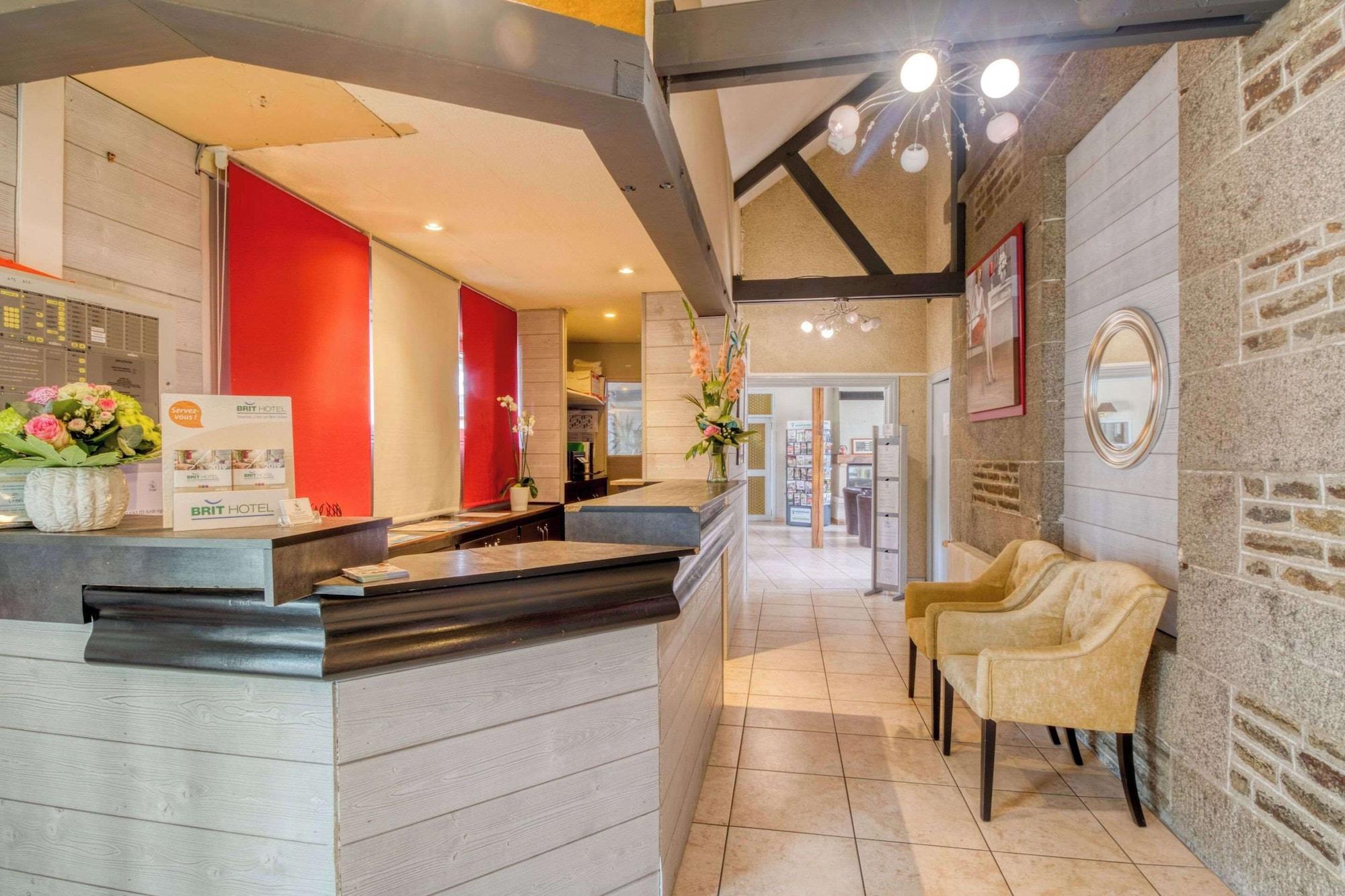 Vista Lobby Brit Hotel Le Cygne