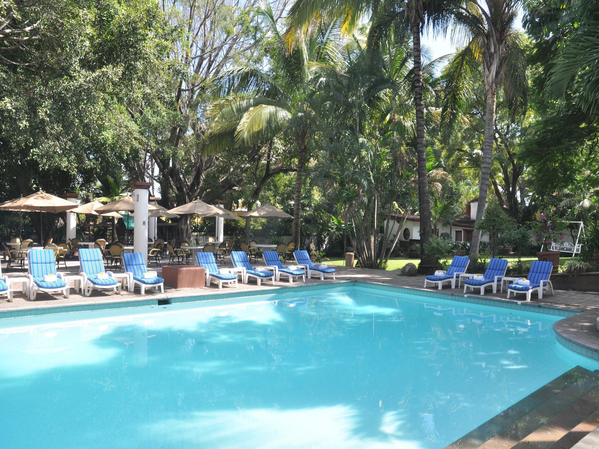 Vista da piscina MisiÃ³n Grand Cuernavaca