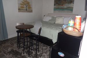 Alquiler Vacacional - Comfy King suite with Private access and yard & Near Sea World/Fiesta Texas