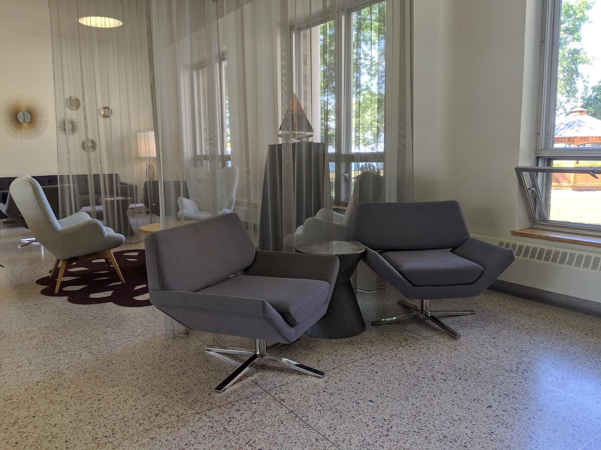 Vista Lobby Manoir D'Youville