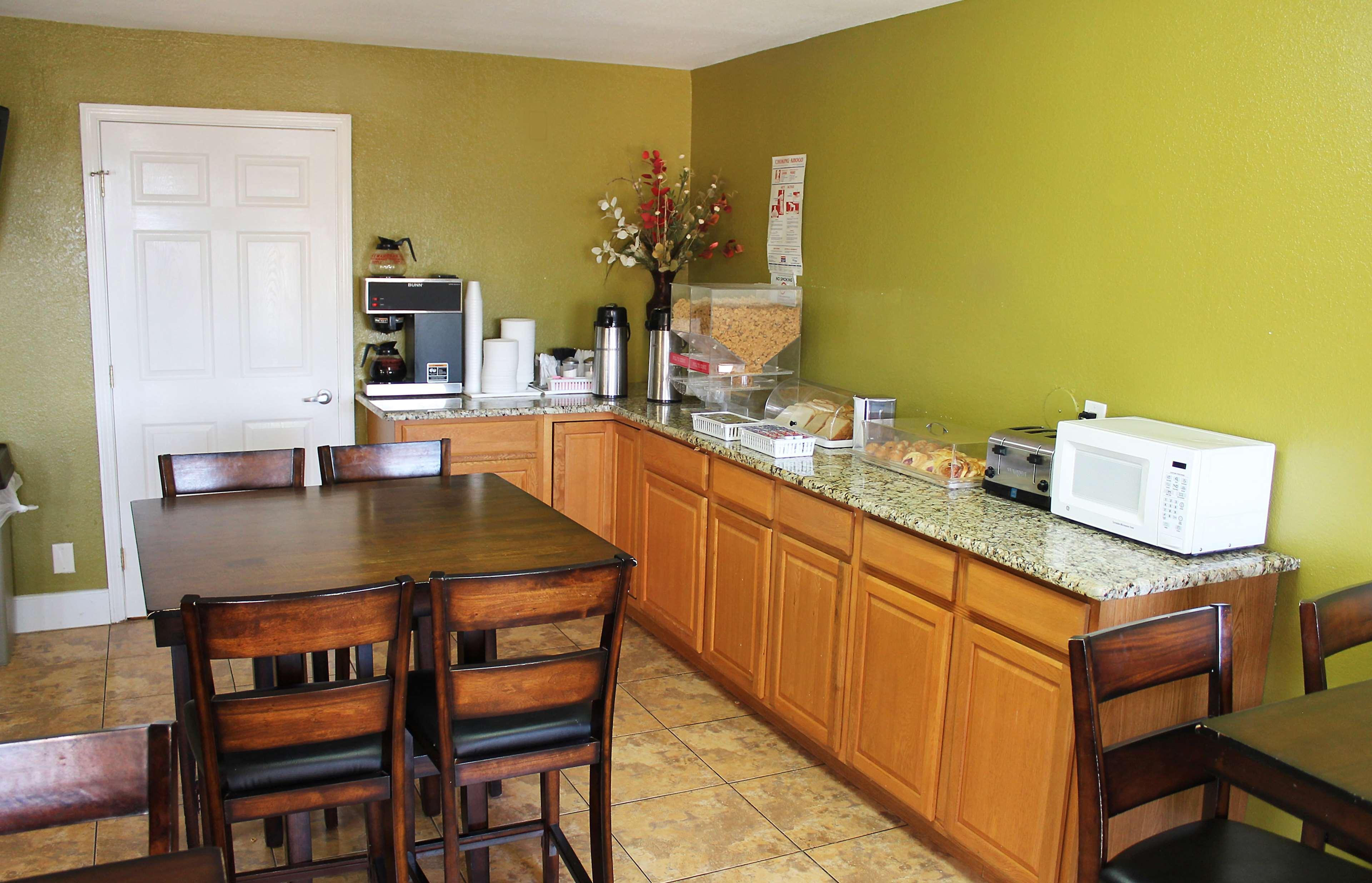 Restaurant Americas Best Value Inn AT&T Center