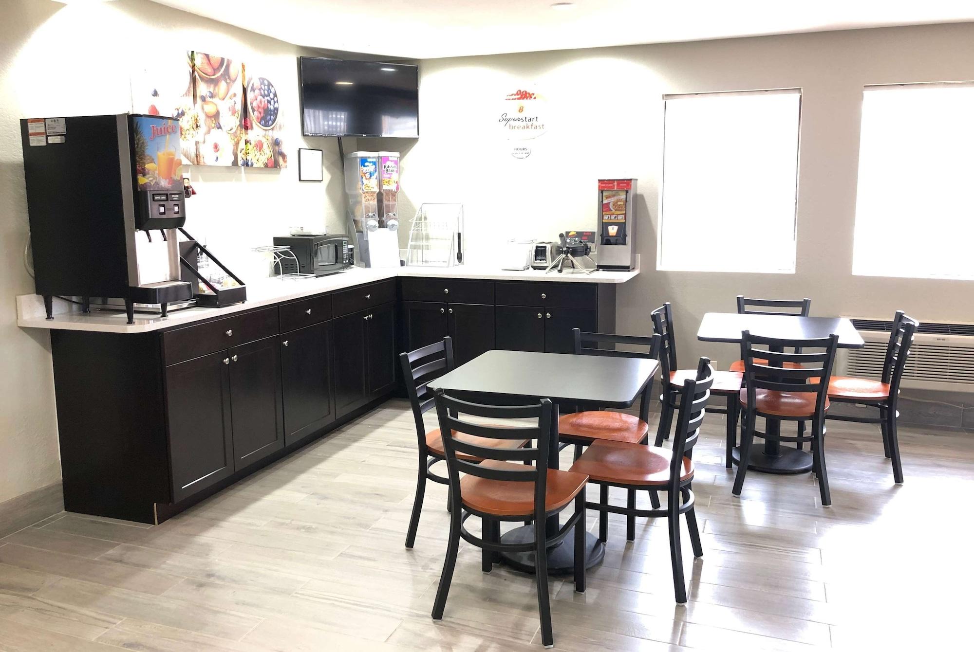 Restaurant Super 8 by Wyndham Natchitoches