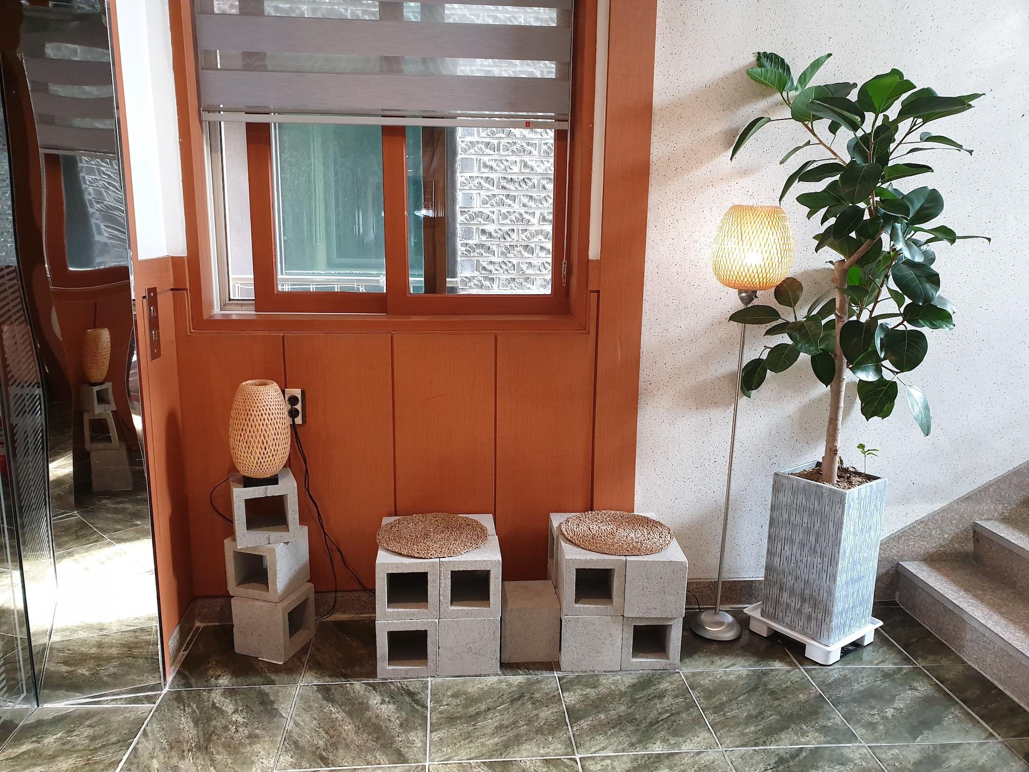 Varios The Beauty Hotel