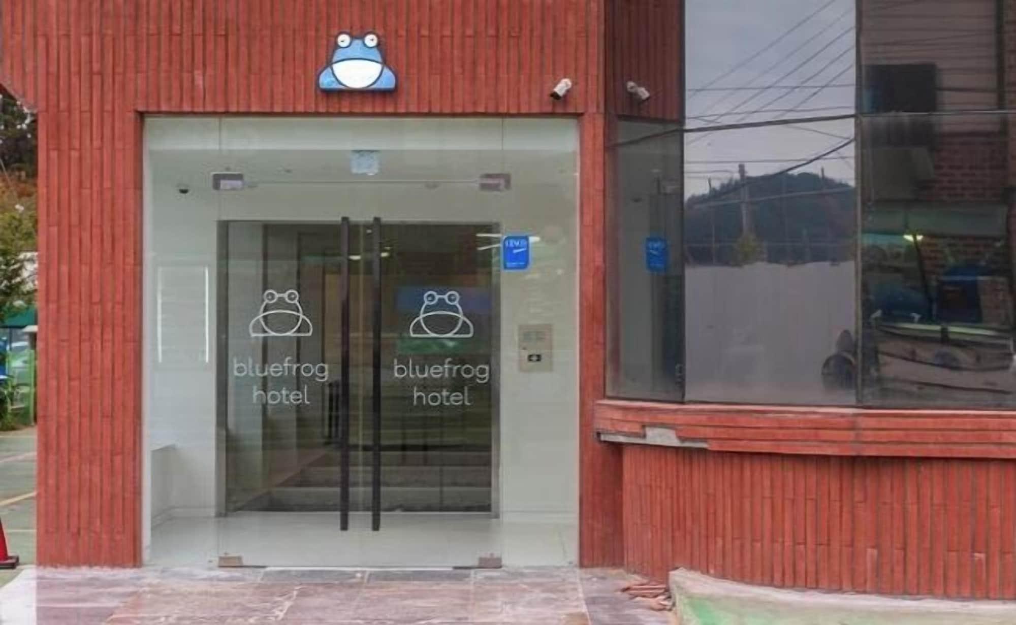 Vista Exterior BLUEFROG HOTEL