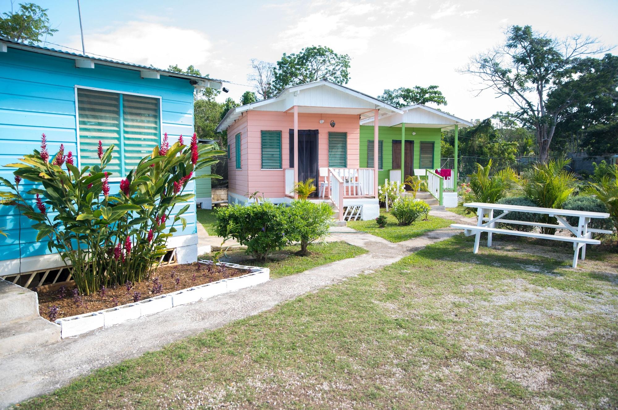 Vista Exterior Cali Cottages