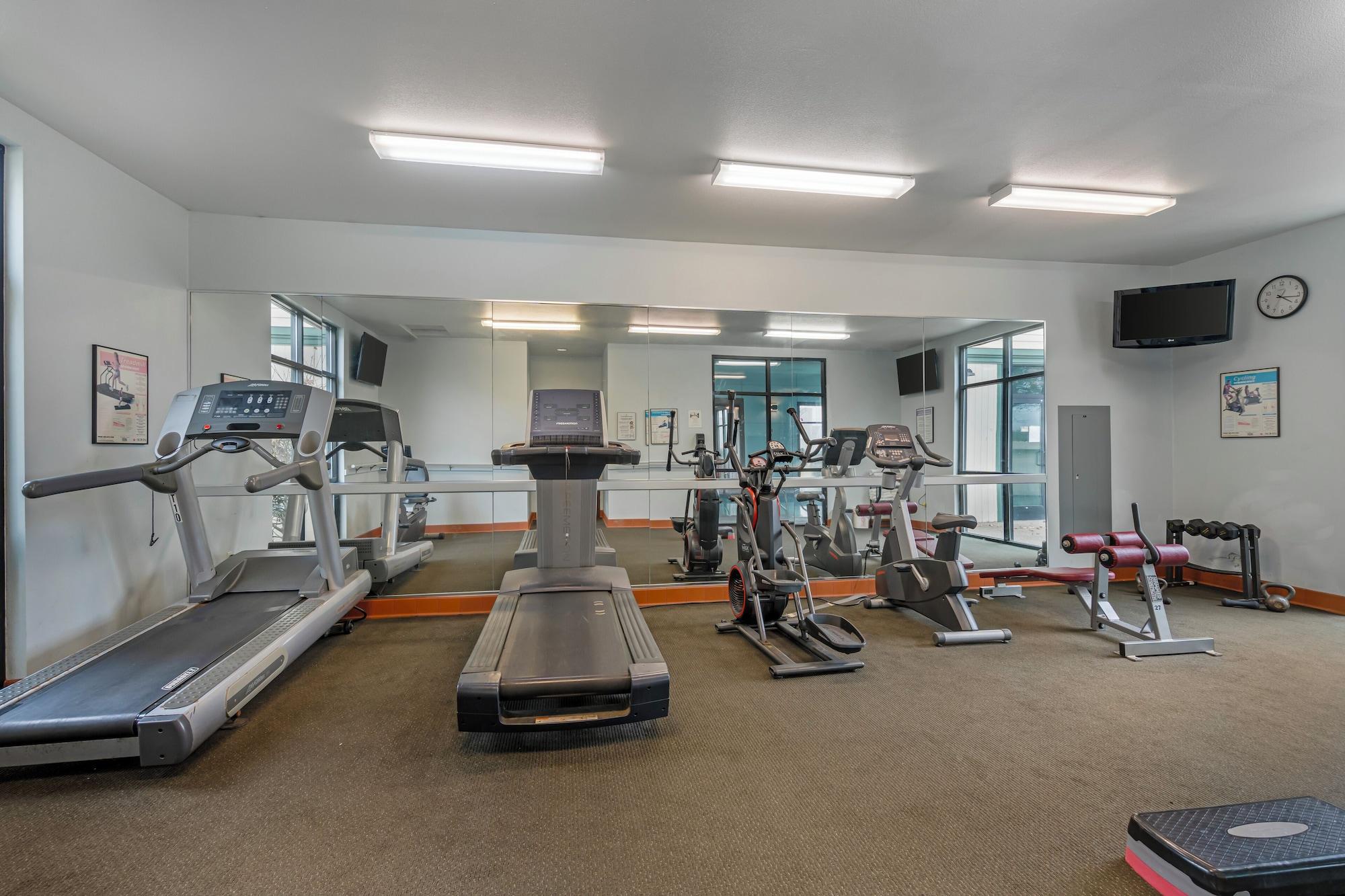 Gimnasio Rogue Regency Inn Medford Airport