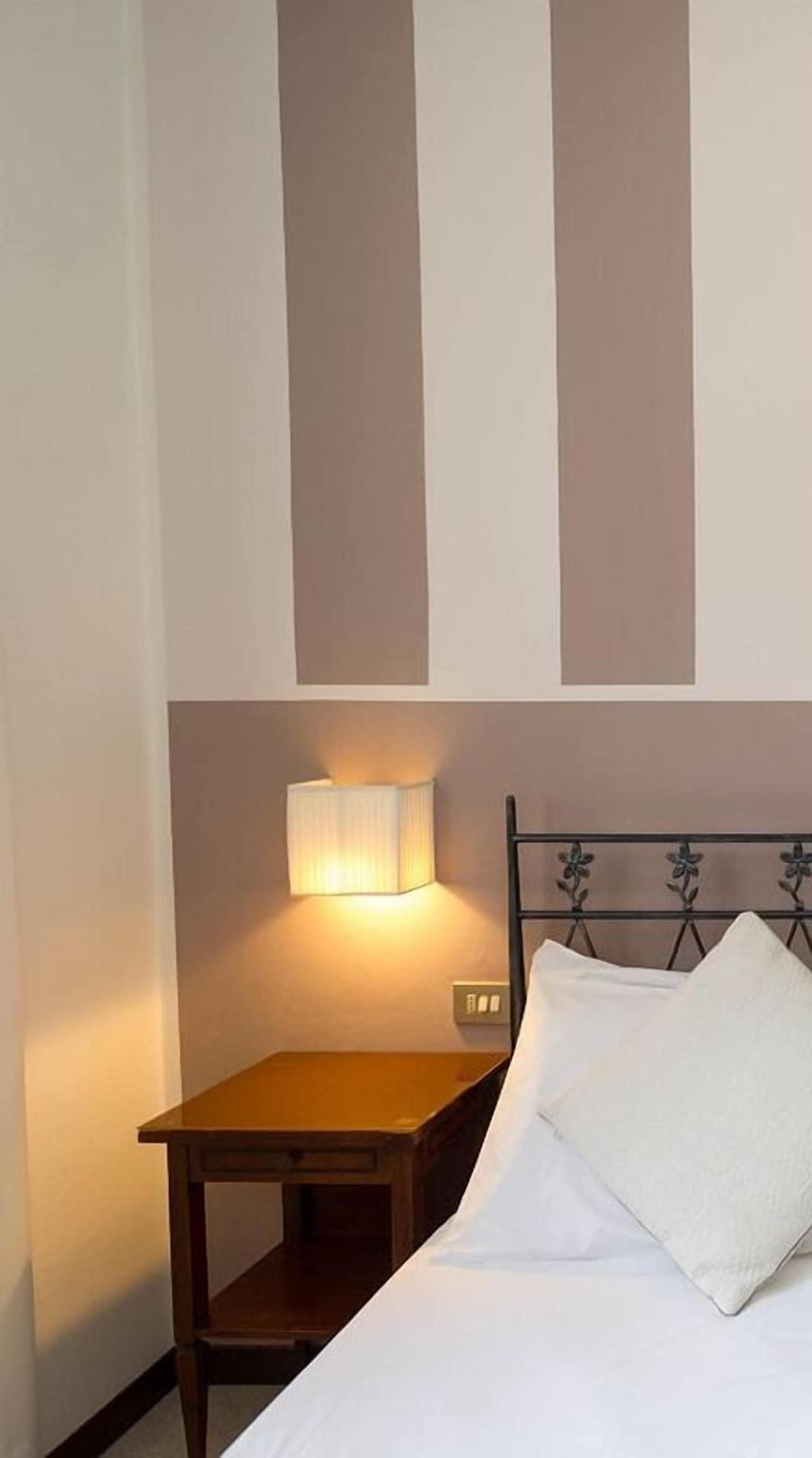 Varios Hotel Rosalba