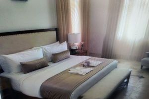 Alquiler Vacacional - Six bedrooms villa three bedrooms on each floor two master bedrooms with two jacuzzi. Also outdoor swimming pool. One barbecue with personal chefs. Daily maid service prepare breakfast every morning. Snacks and beverage replaced daily. Gulf cart include.