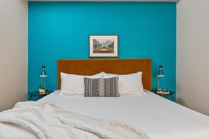 Renta Vacacional - Denver | Modern 1BD/1BA Riverfront Apartment