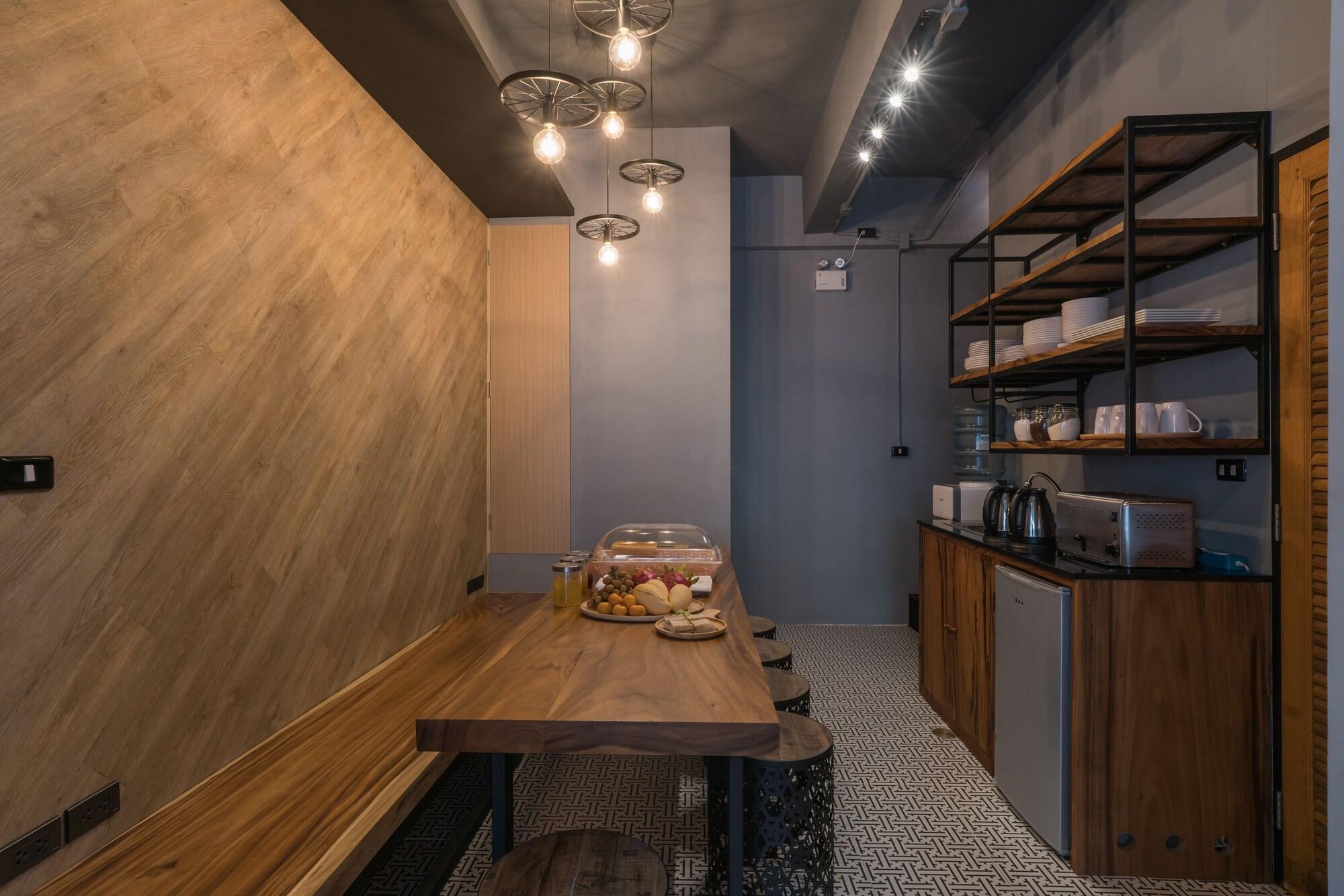 Restaurant Sleep Box Patong - Hostel