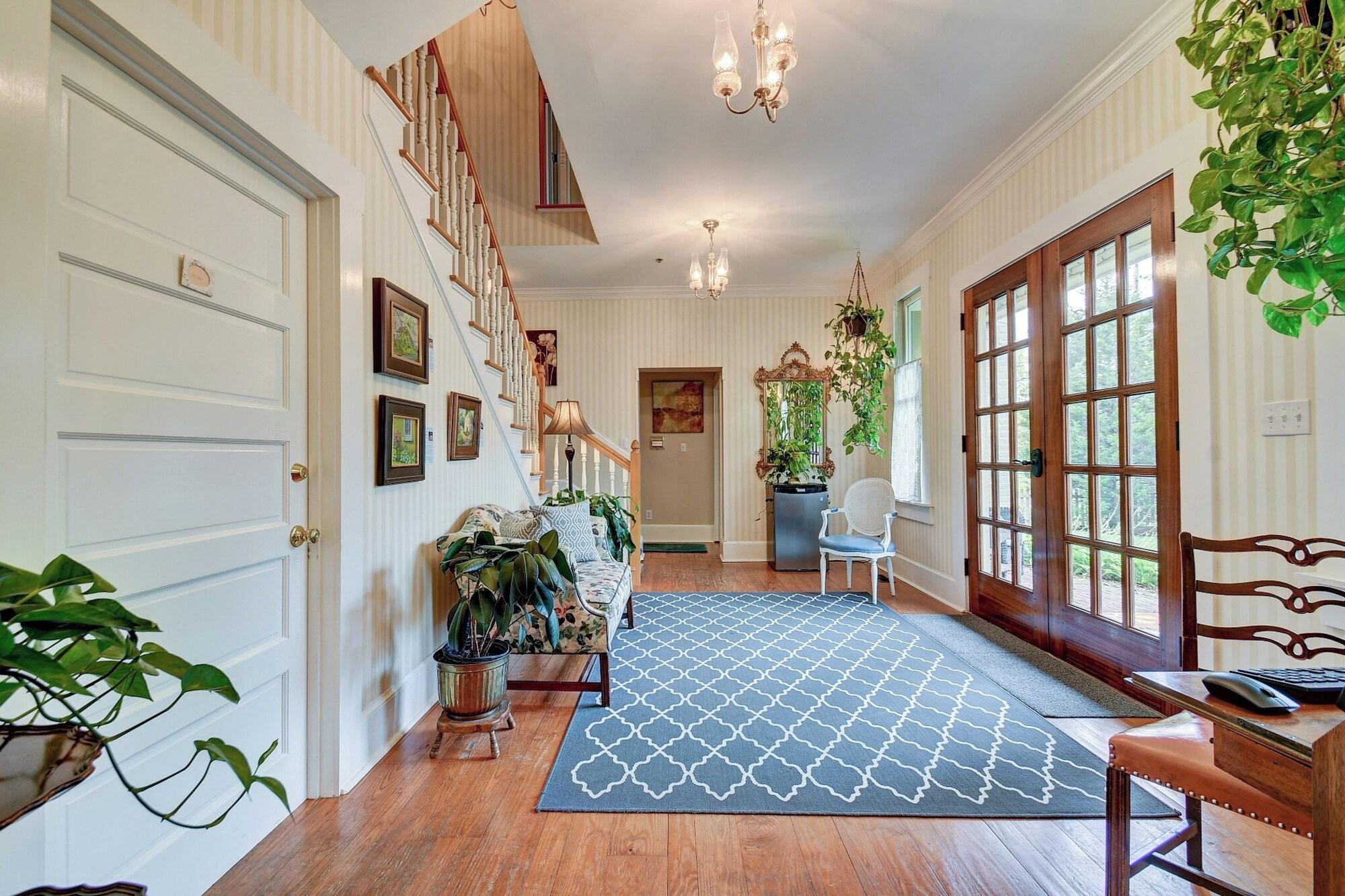 Vista Lobby Prairie Guest House