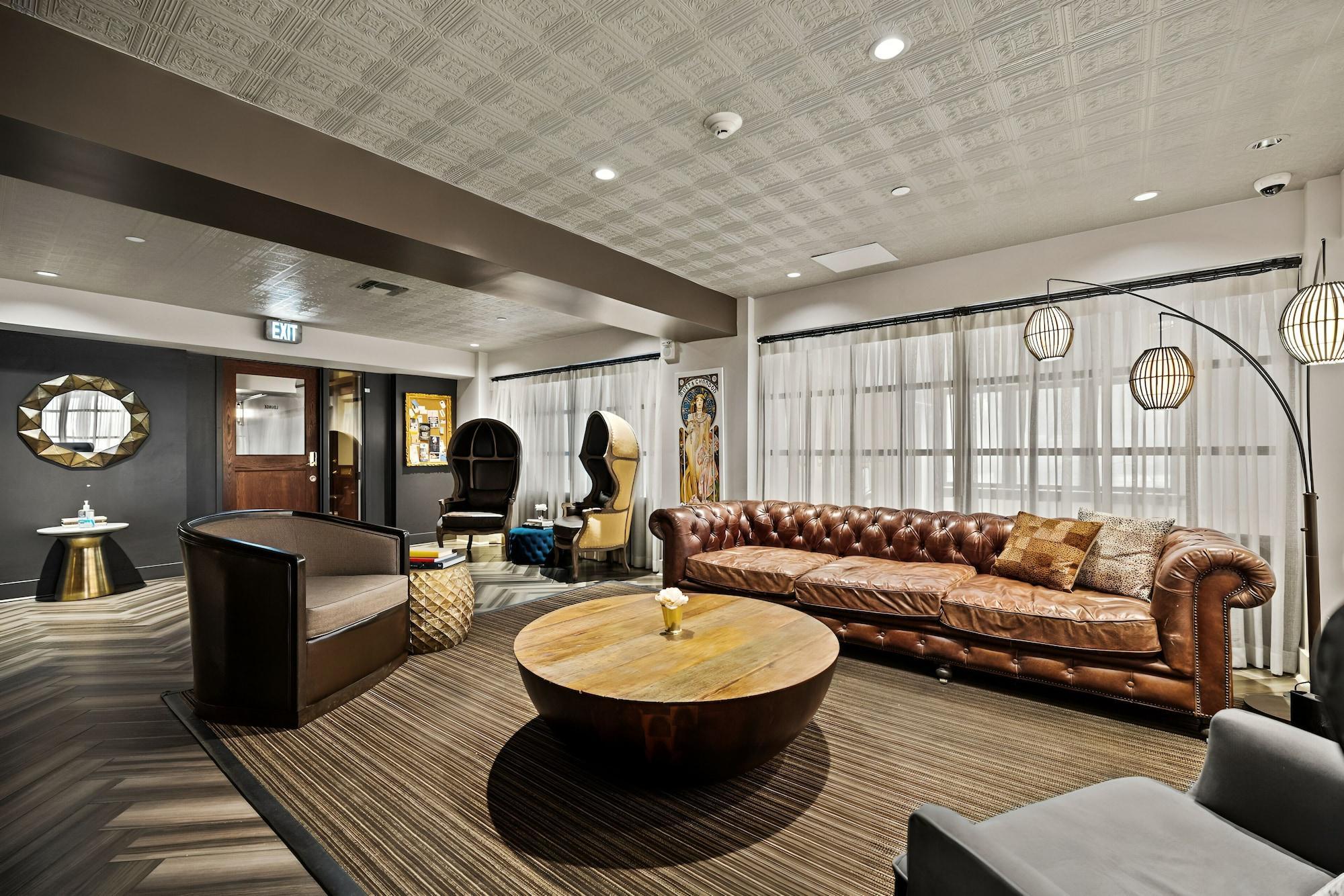 Bar/Salón The Maverick Powered By Placemakr